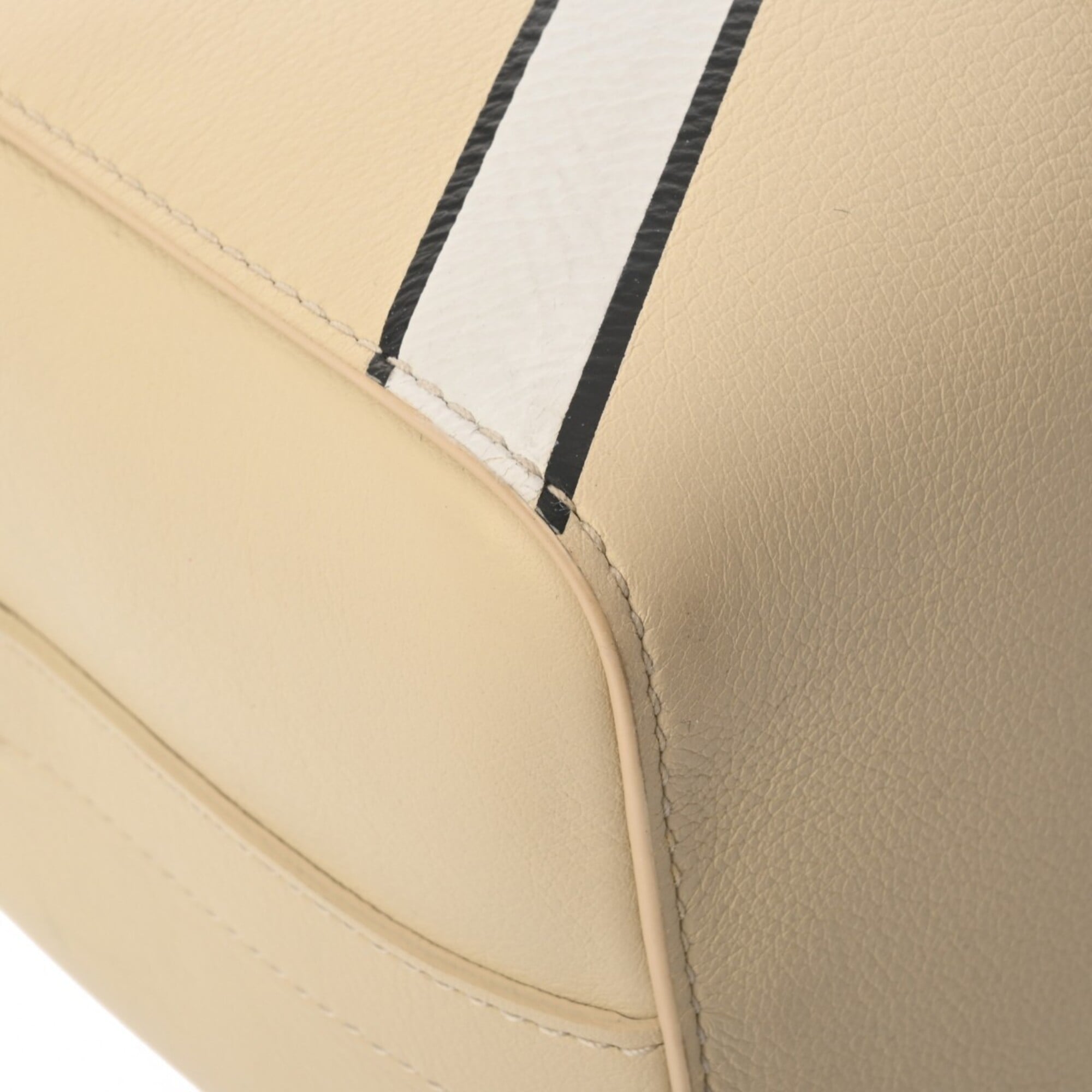 Louis Vuitton Cream Leather Shoulder Bag (Pre-Owned)
