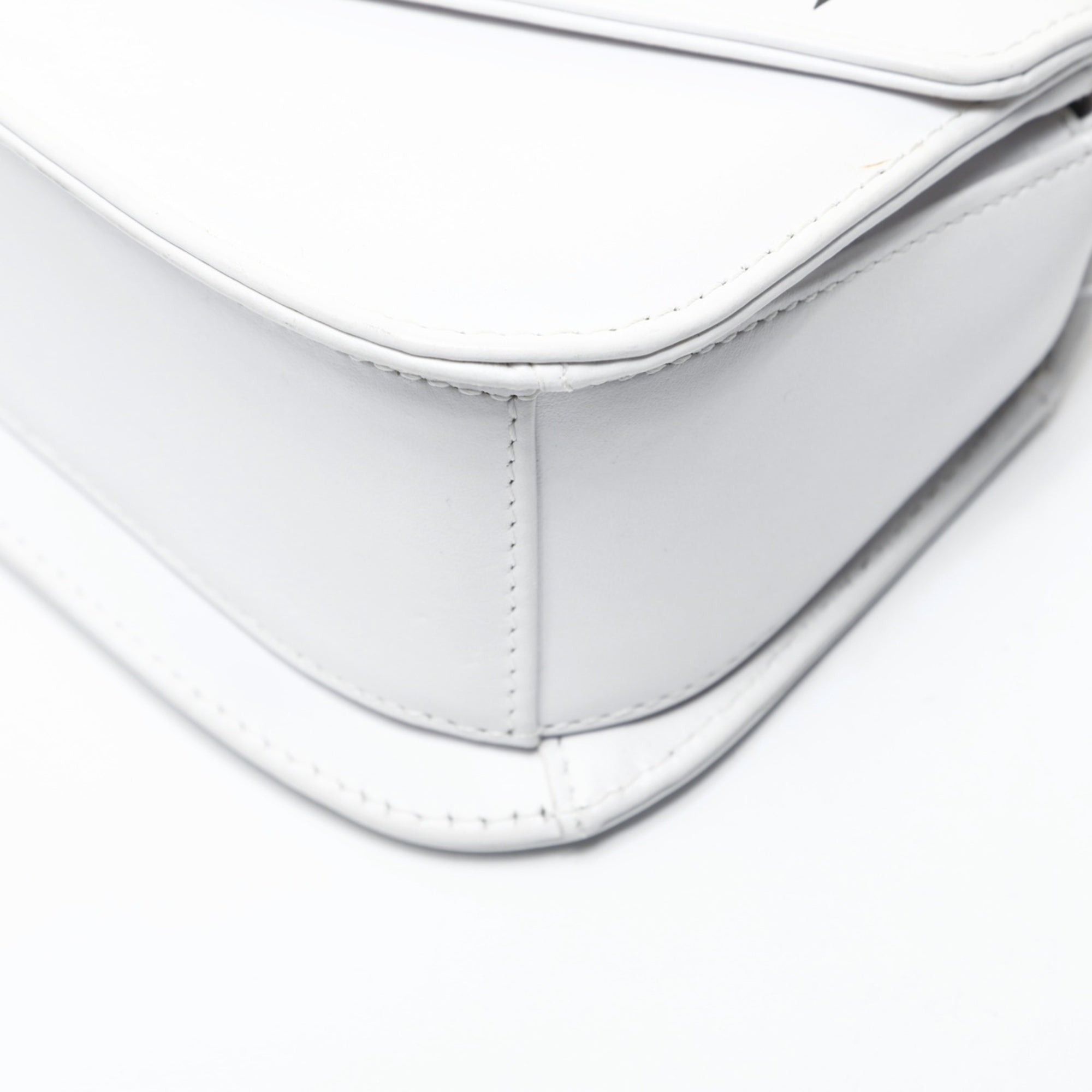 Valentino White Shoulder Bag (Pre-Owned)