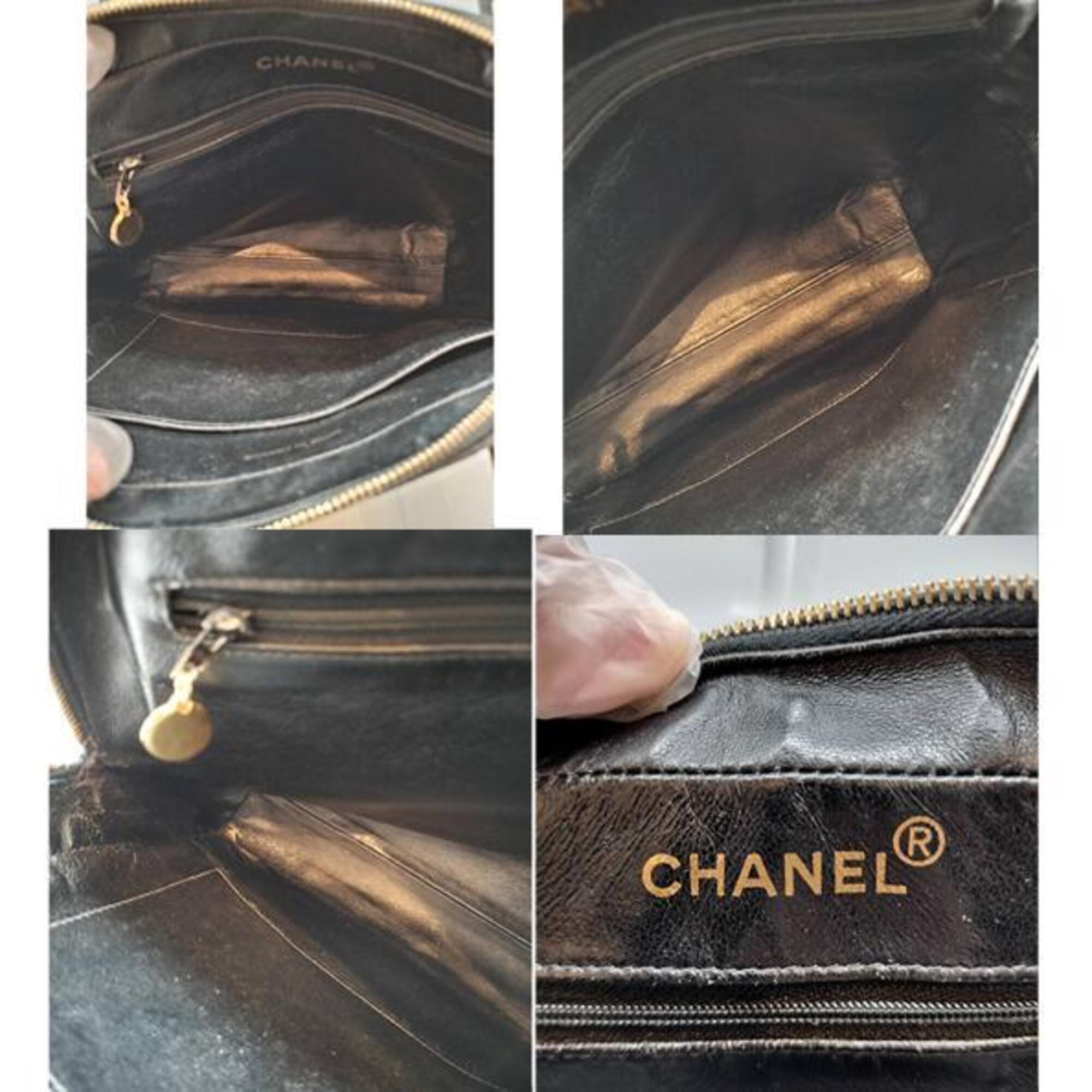 Chanel Black White Canvas Handbag (Pre-Owned)