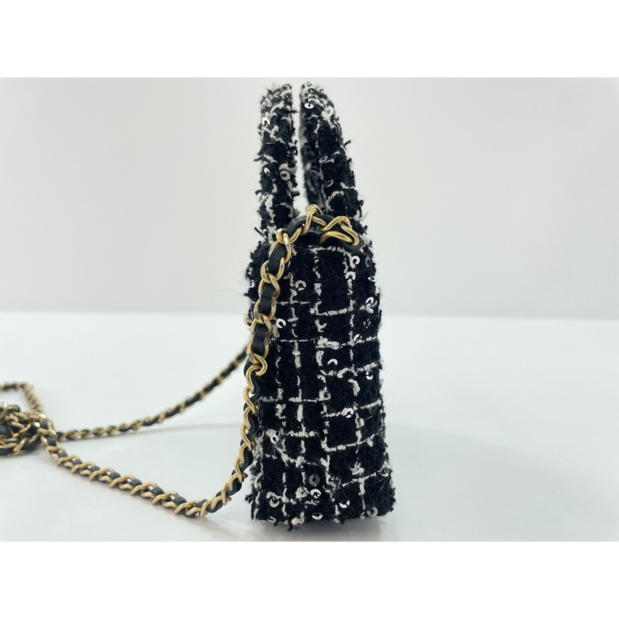 Chanel Black Shoulder Bag (Pre-Owned)