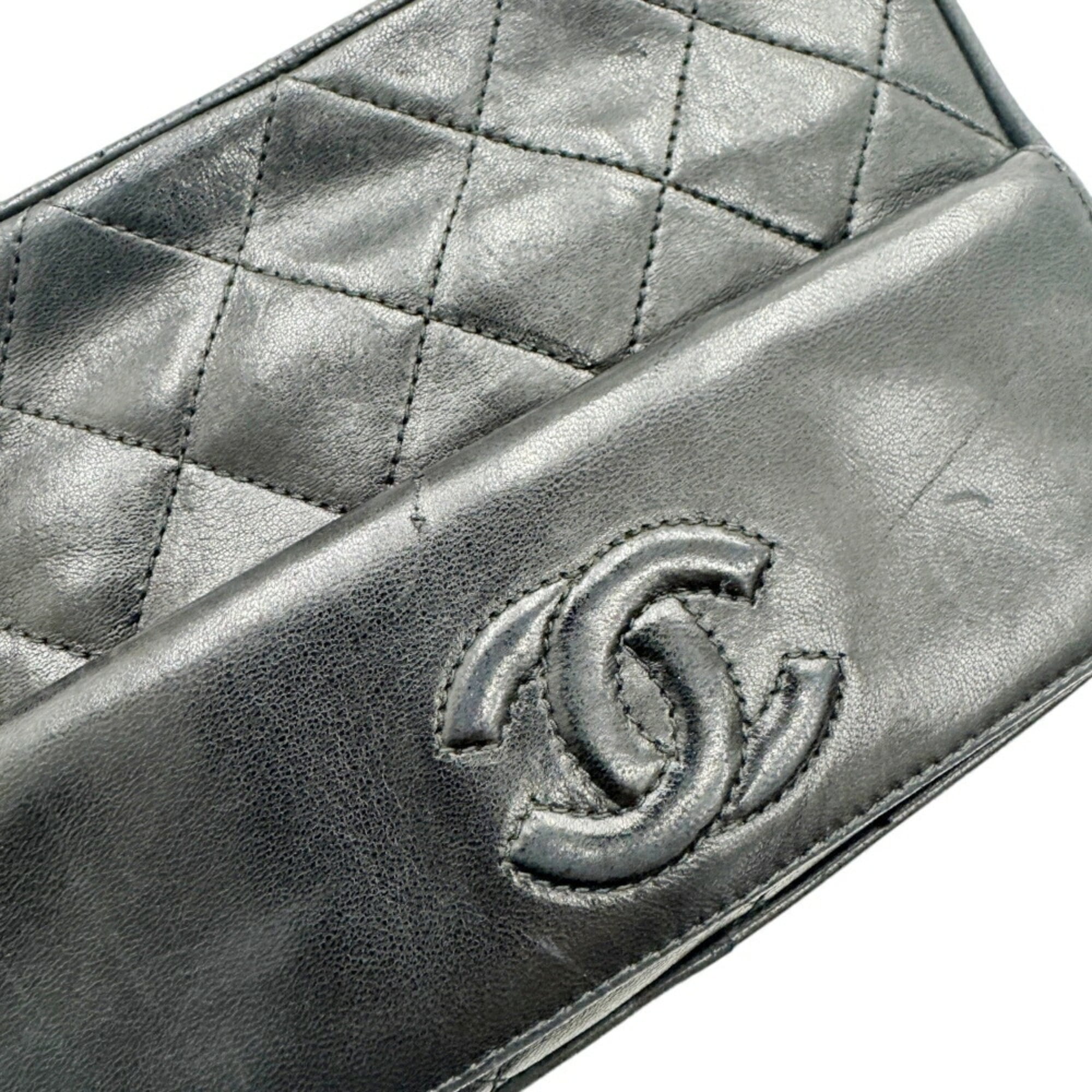 Chanel Black Leather Shoulder Bag (Pre-Owned)