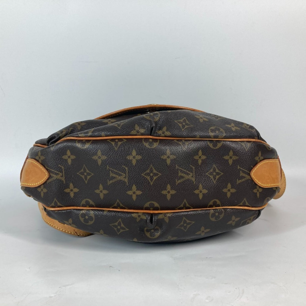 Louis Vuitton Brown Monogram Shoulder Bag (Pre-Owned)