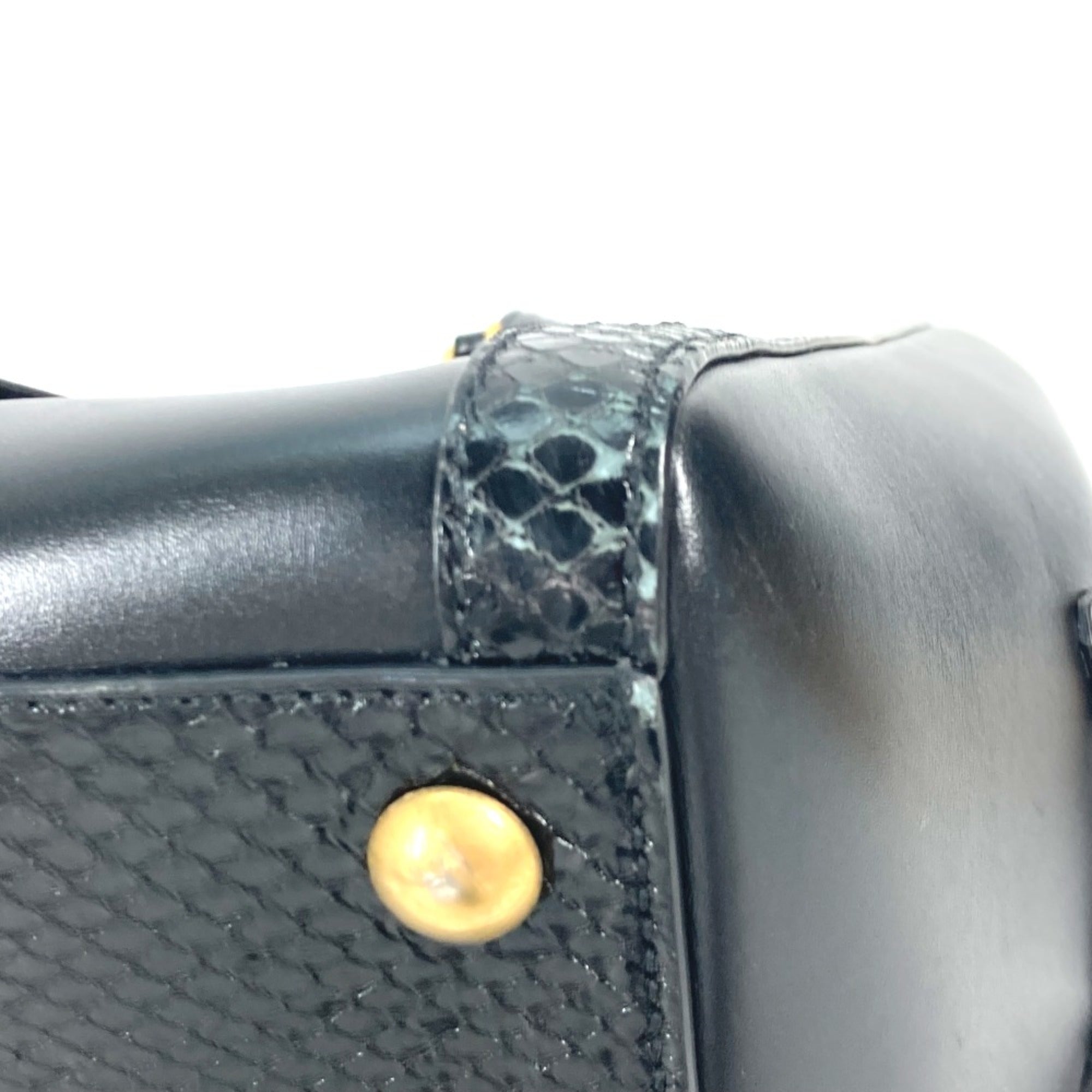 Gucci Black Leather Handbag (Pre-Owned)