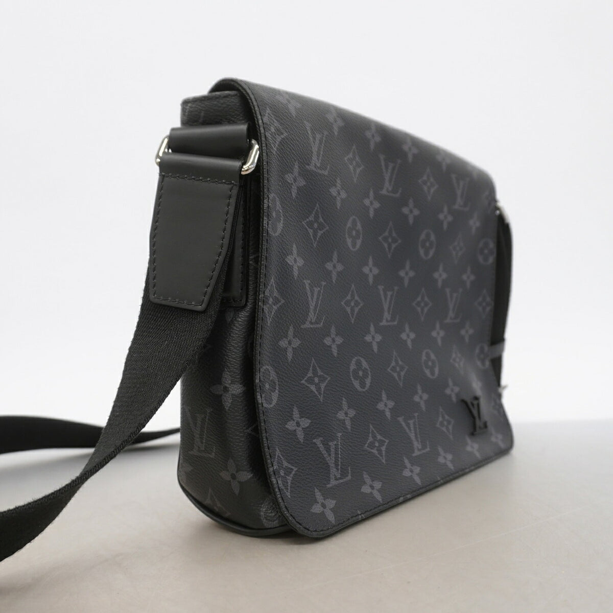Louis Vuitton Black Shoulder Bag (Pre-Owned)