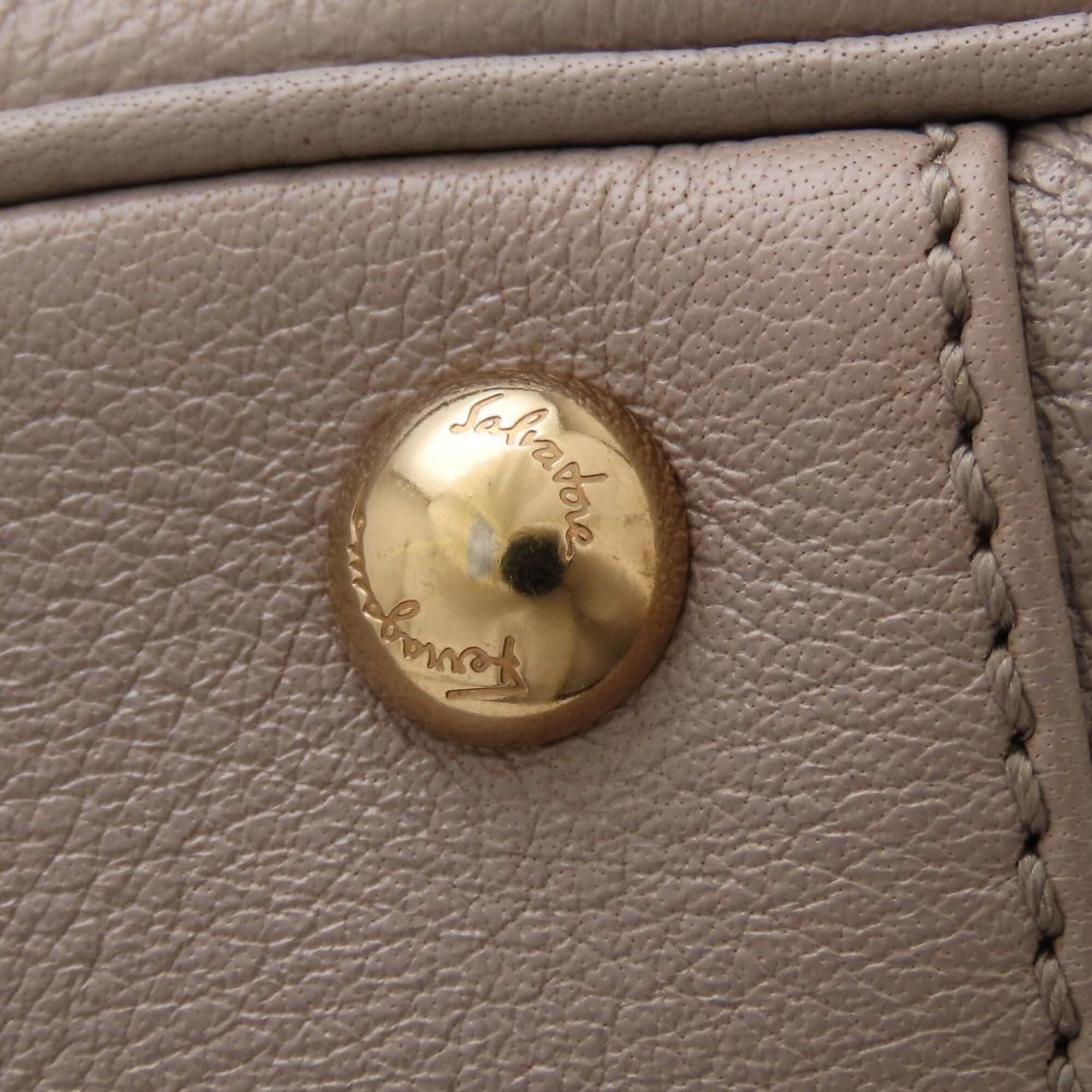 Salvatore Ferragamo Gray Leather Handbag (Pre-Owned)