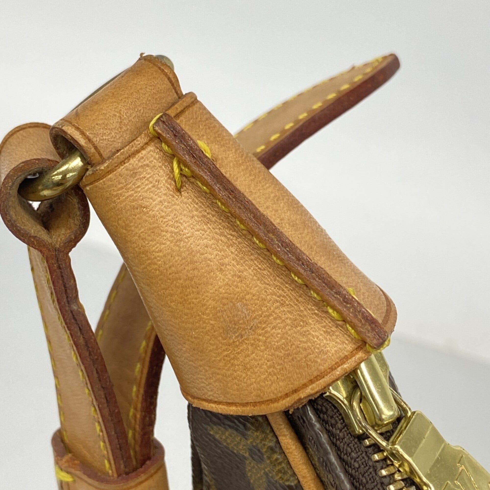 Louis Vuitton Brown Shoulder Bag (Pre-Owned)