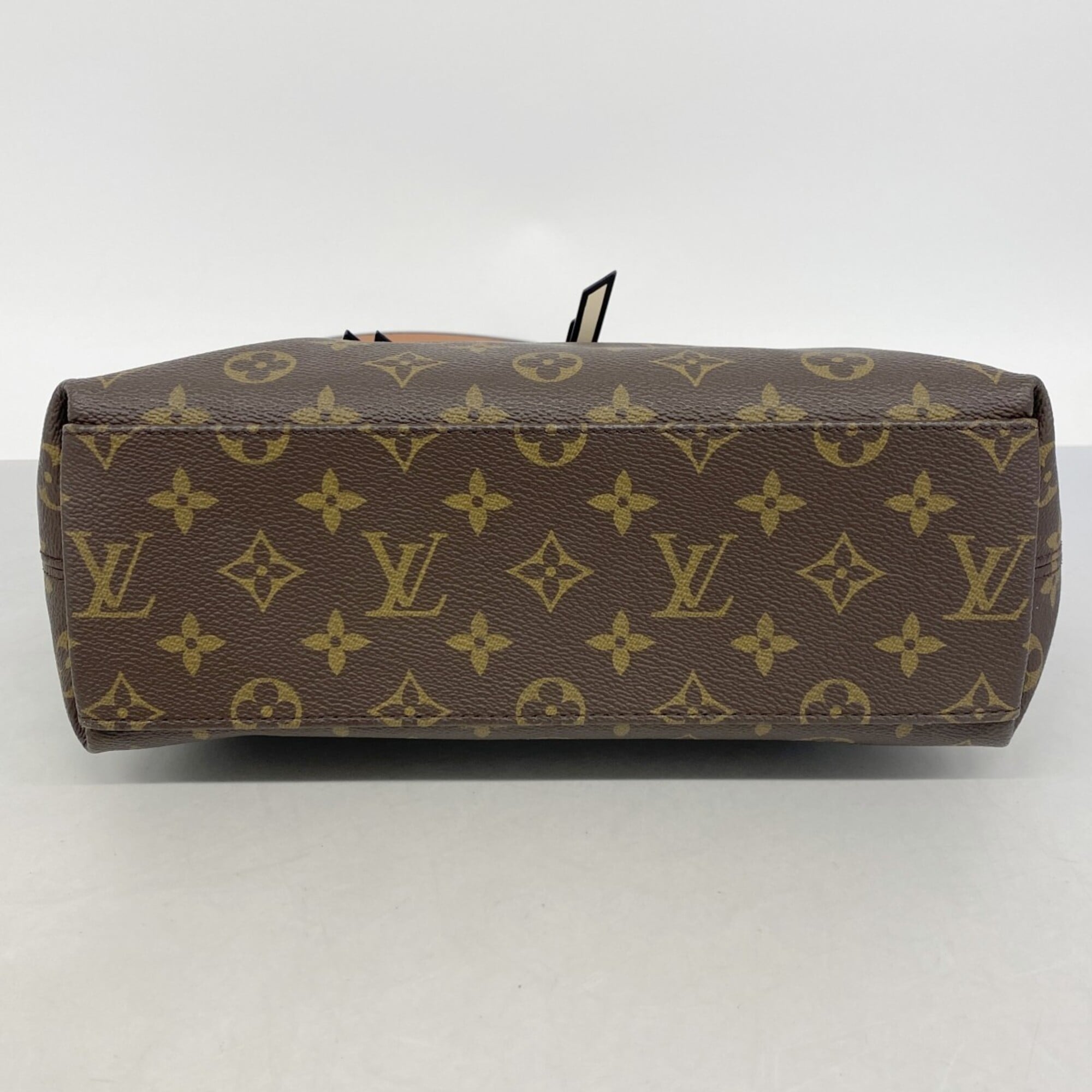 Louis Vuitton Cream Peche Shoulder Bag (Pre-Owned)