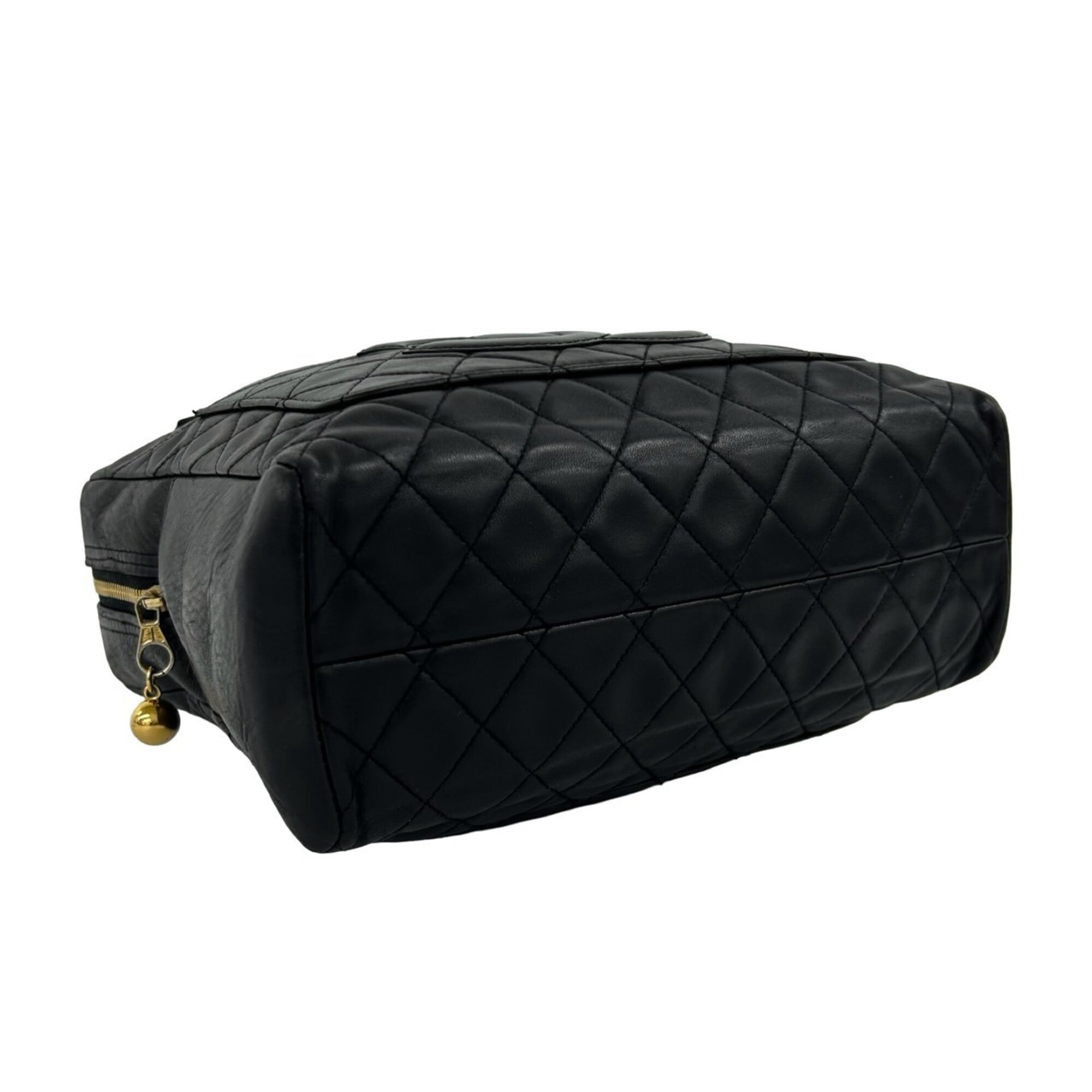 Chanel Black Leather Handbag (Pre-Owned)