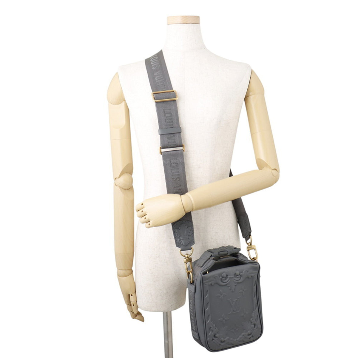Louis Vuitton Gray Leather Handbag Shoulder Bag (Pre-Owned)