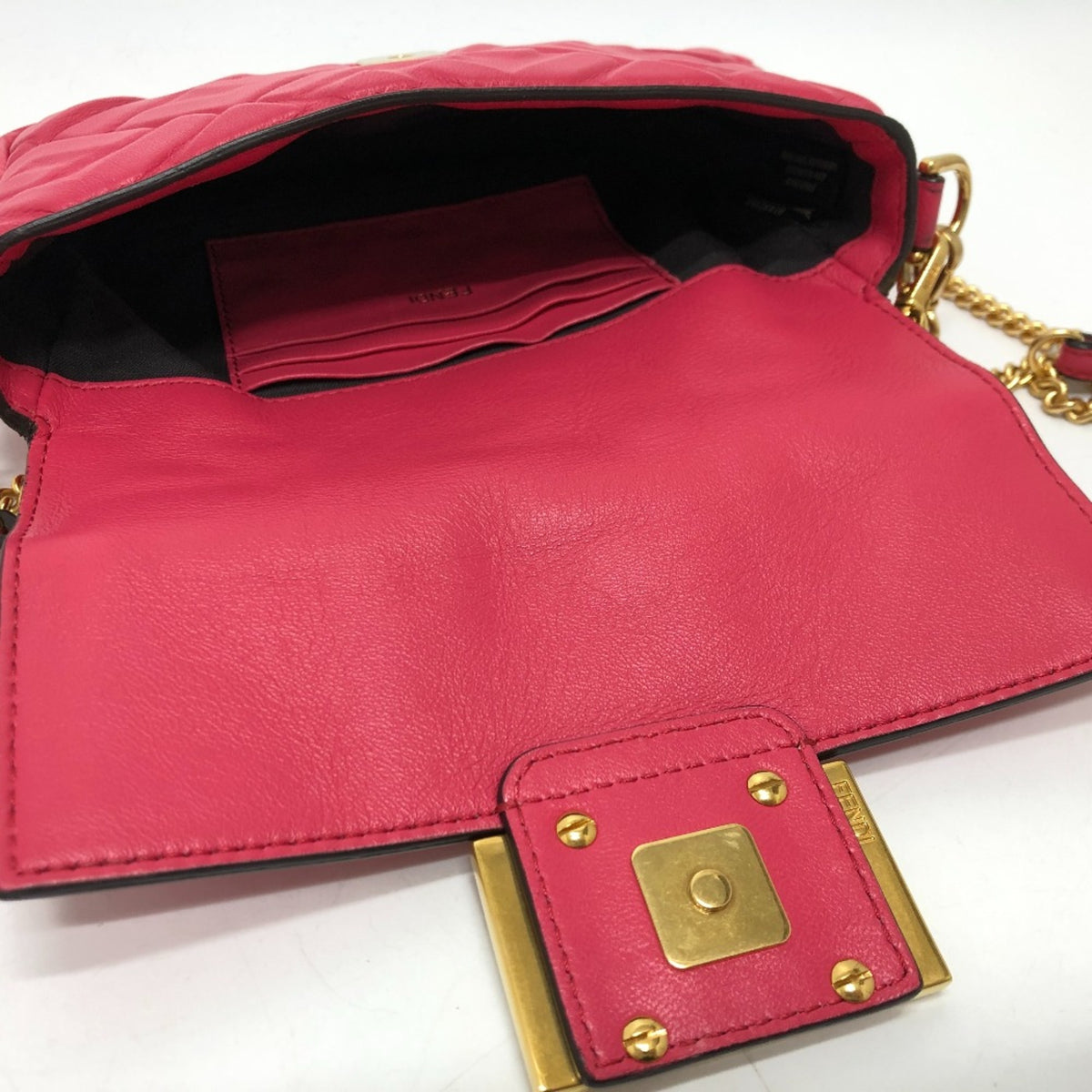 Fendi Pink Leather Shoulder Bag (Pre-Owned)