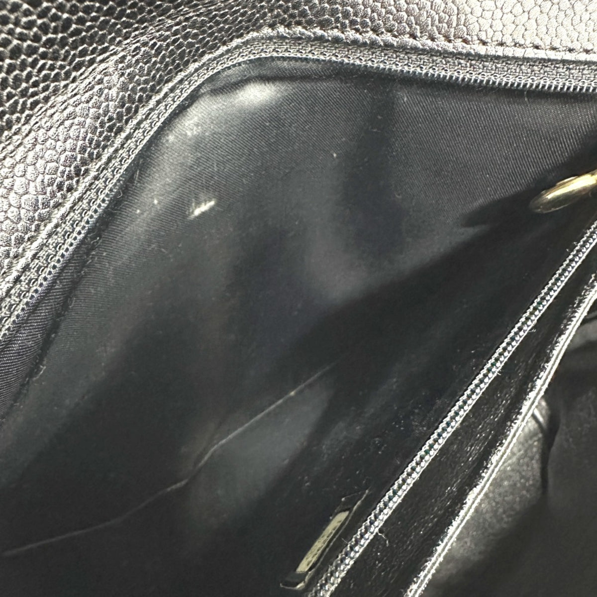 Chanel Black Leather Handbag (Pre-Owned)