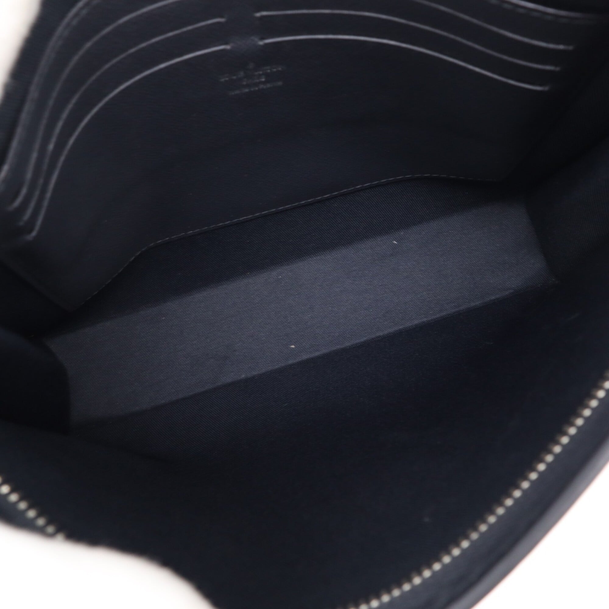 Louis Vuitton Black Navy White Leather Clutch Bag (Pre-Owned)