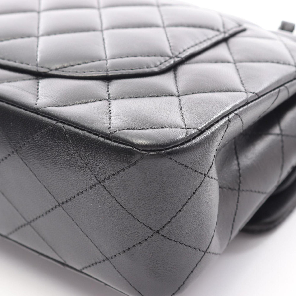 Chanel Black Leather Handbag Shoulder Bag (Pre-Owned)