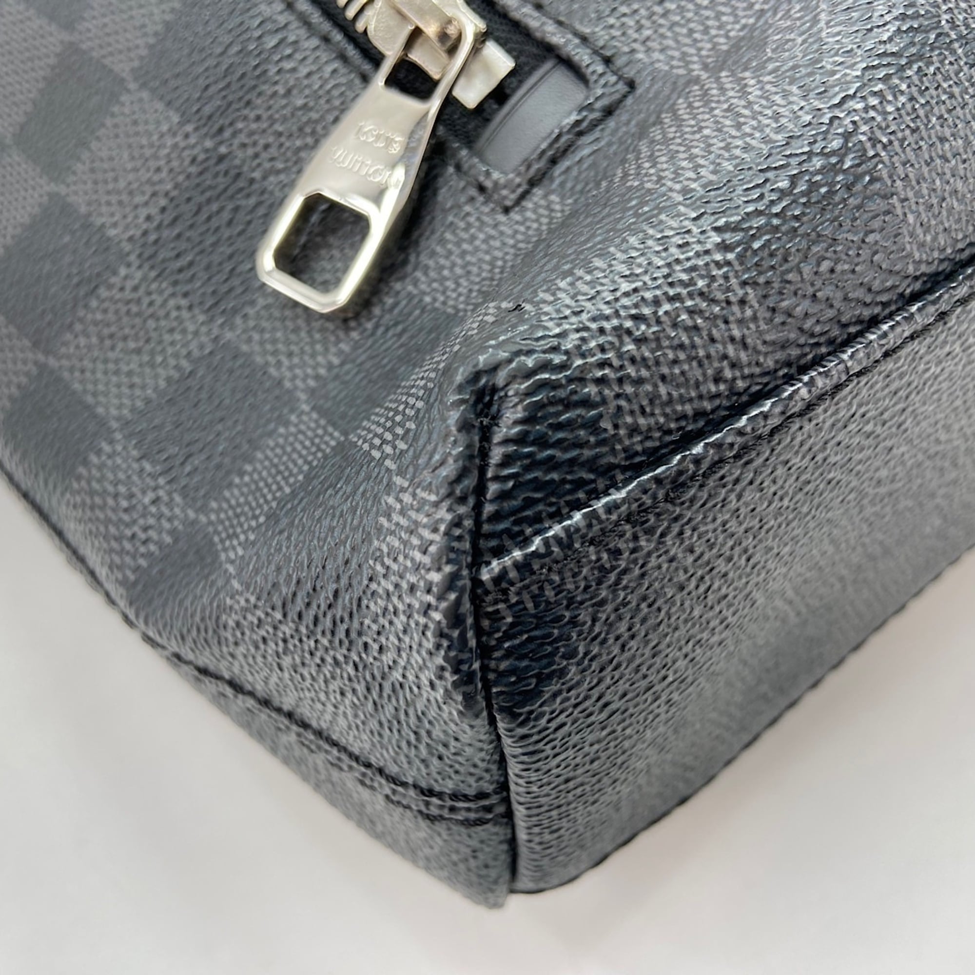 Louis Vuitton Black Shoulder Bag (Pre-Owned)