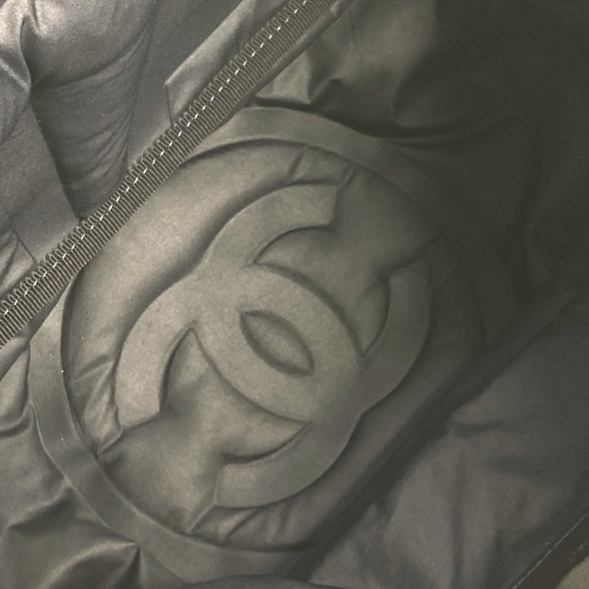 Chanel White Nylon Shoulder Bag (Pre-Owned)