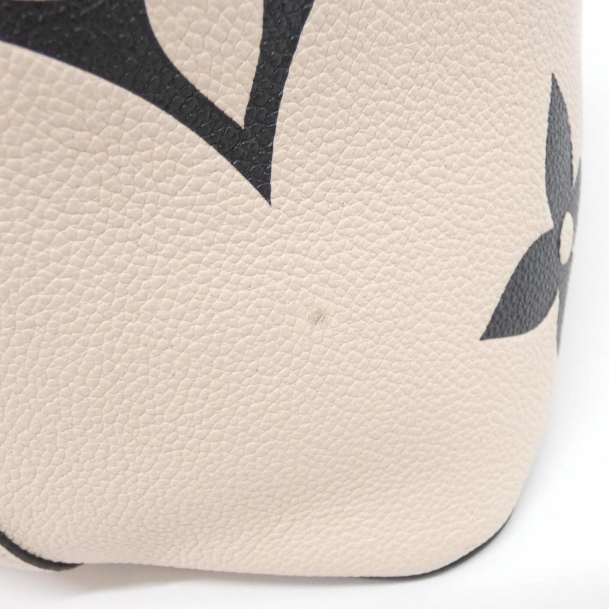 Louis Vuitton Beige Leather Pouch Shoulder Bag (Pre-Owned)