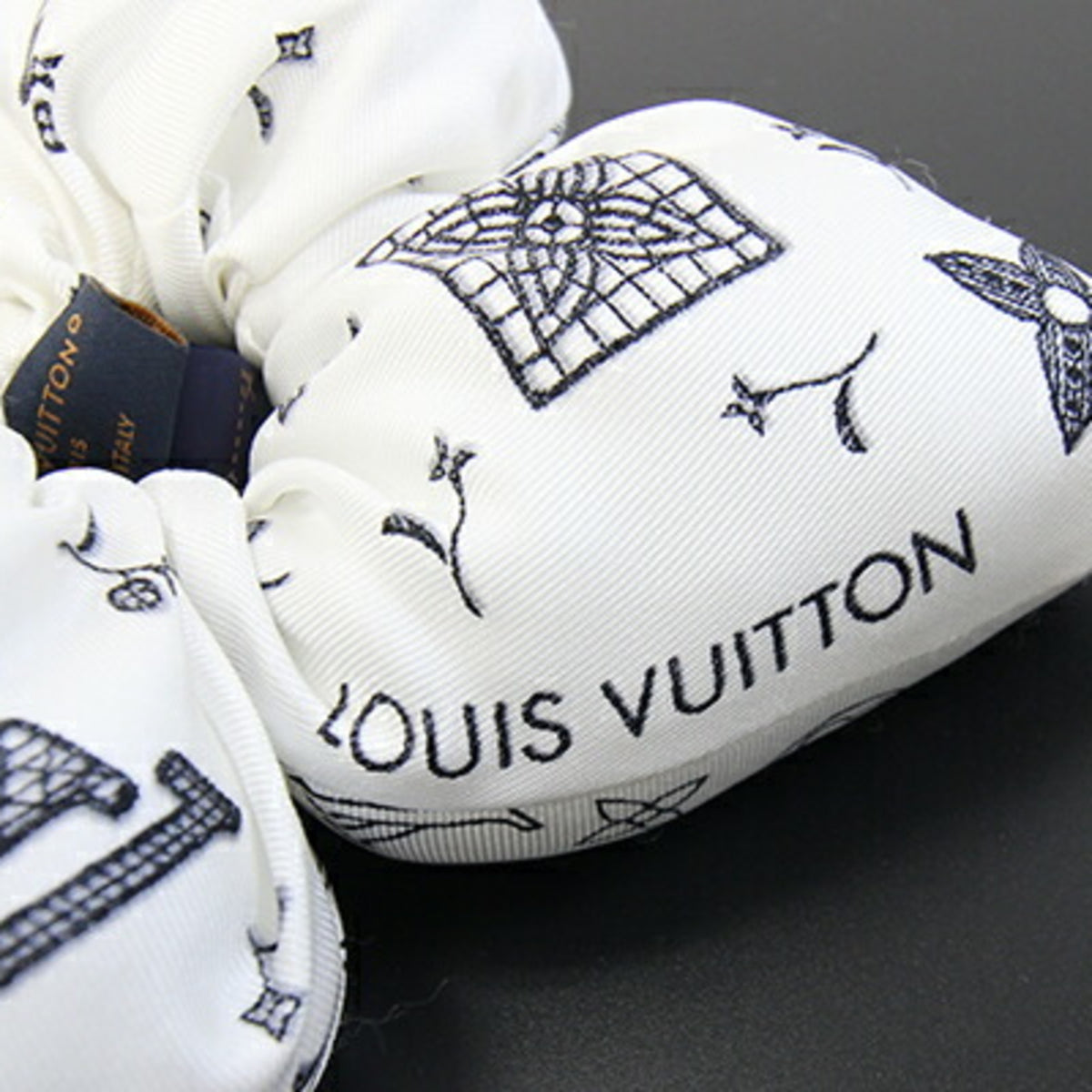 Louis Vuitton Fleur White (Pre-Owned)