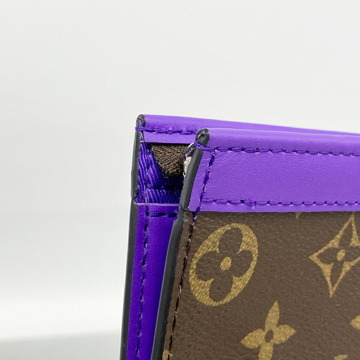 Louis Vuitton Brown Clutch Bag (Pre-Owned)