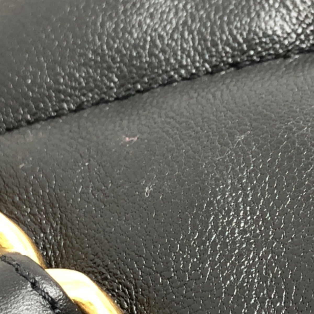 Chanel Black Leather Shoulder Bag (Pre-Owned)