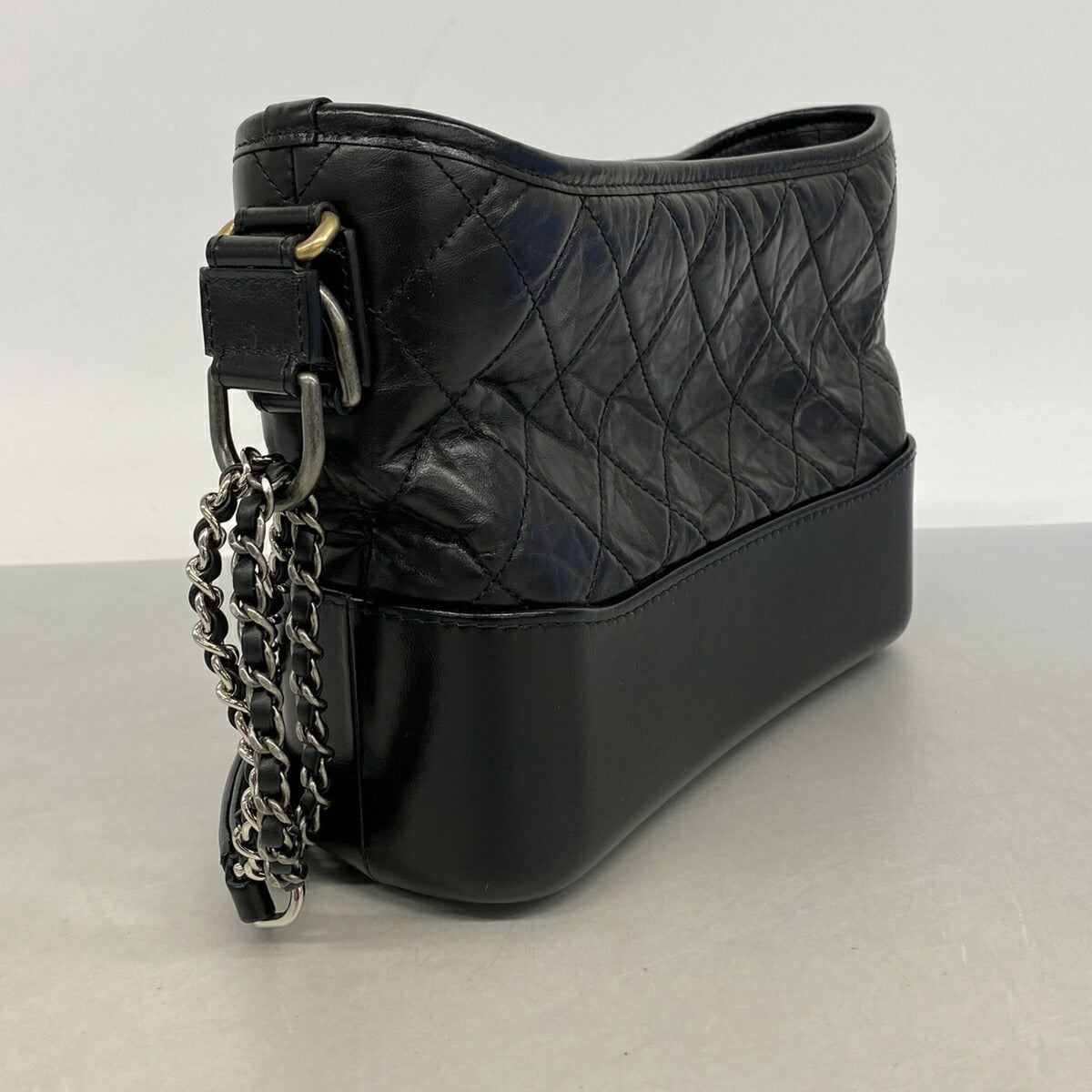 Chanel Black Leather Shoulder Bag (Pre-Owned)