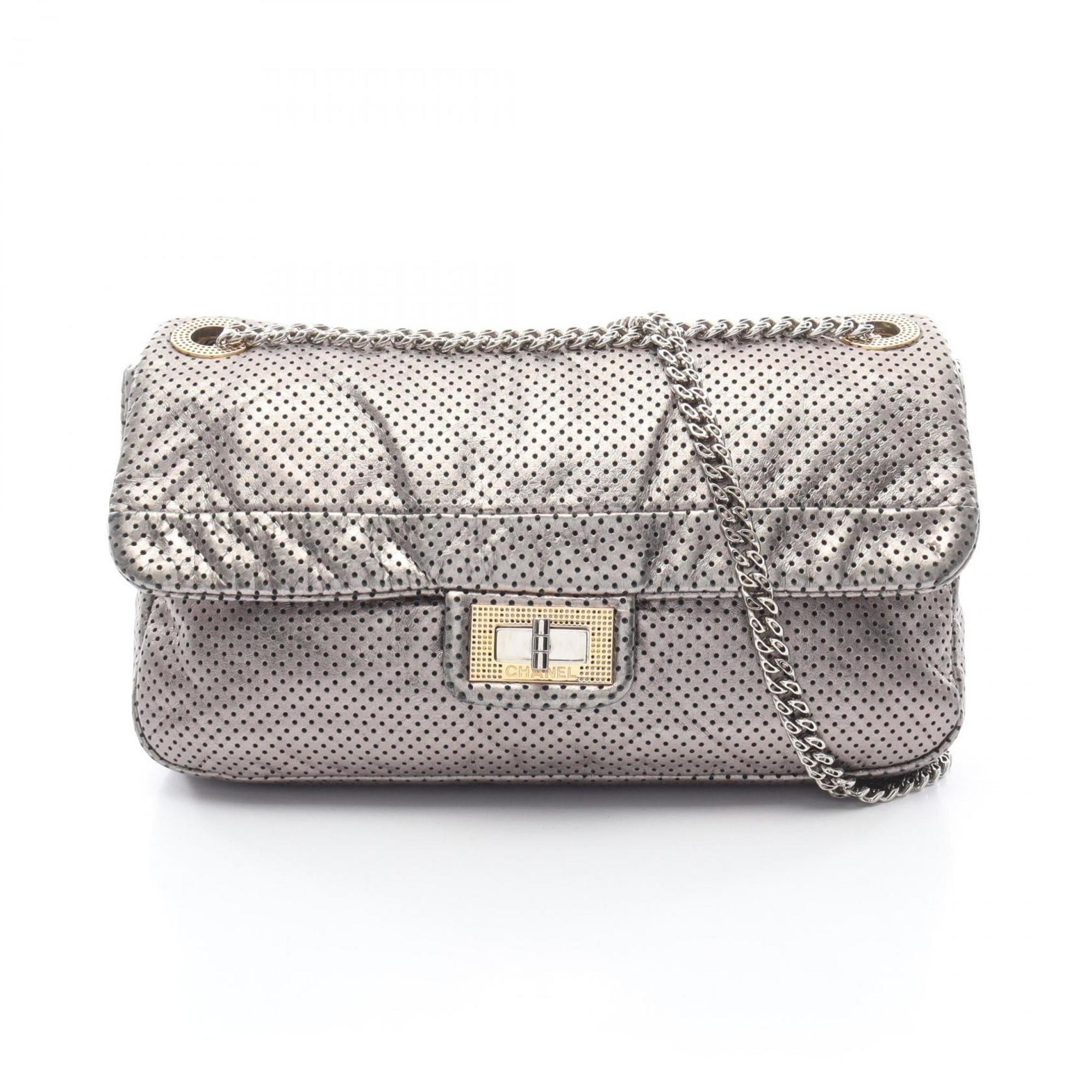 Chanel Silver Leather Shoulder Bag (Pre-Owned)