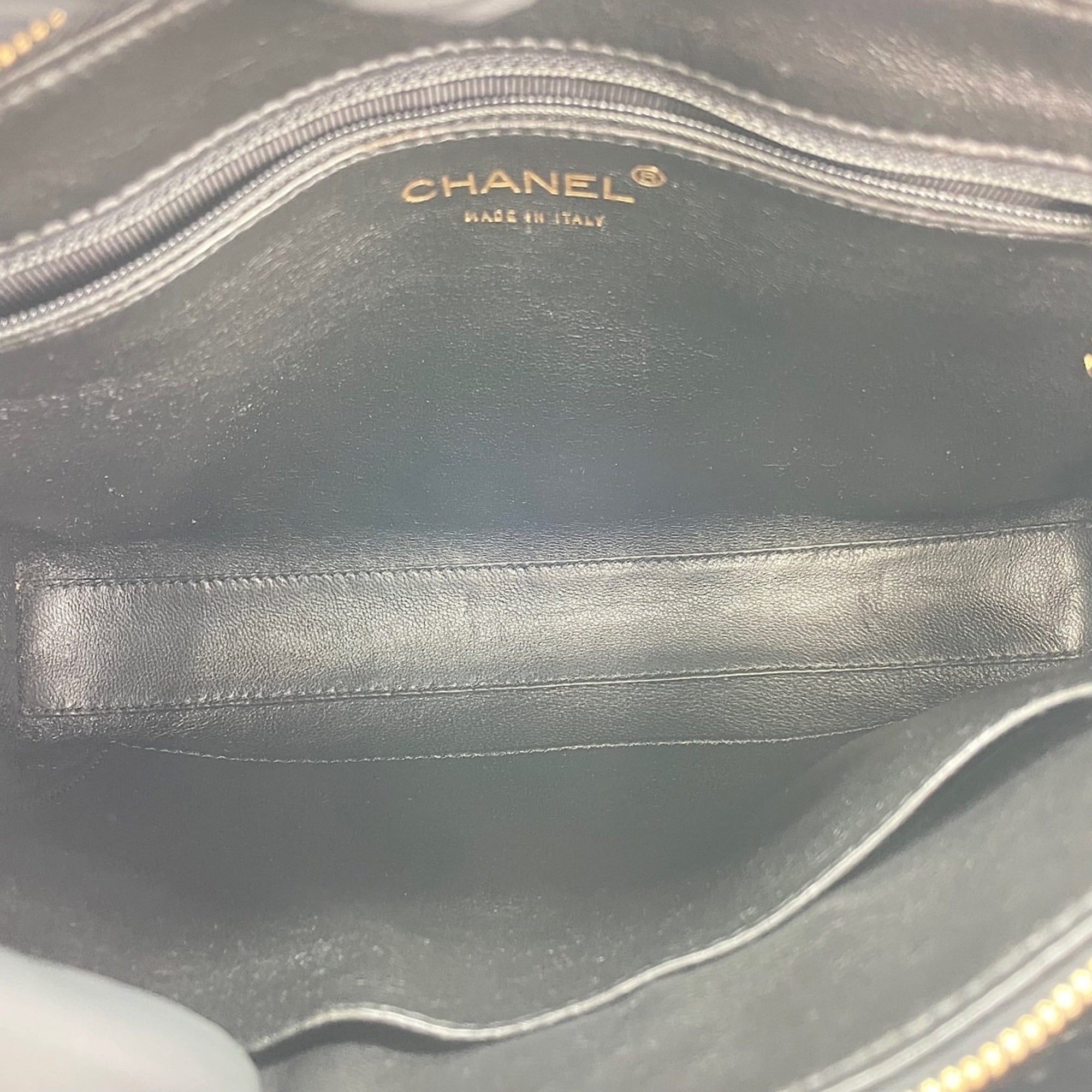 Chanel Black Handbag (Pre-Owned)