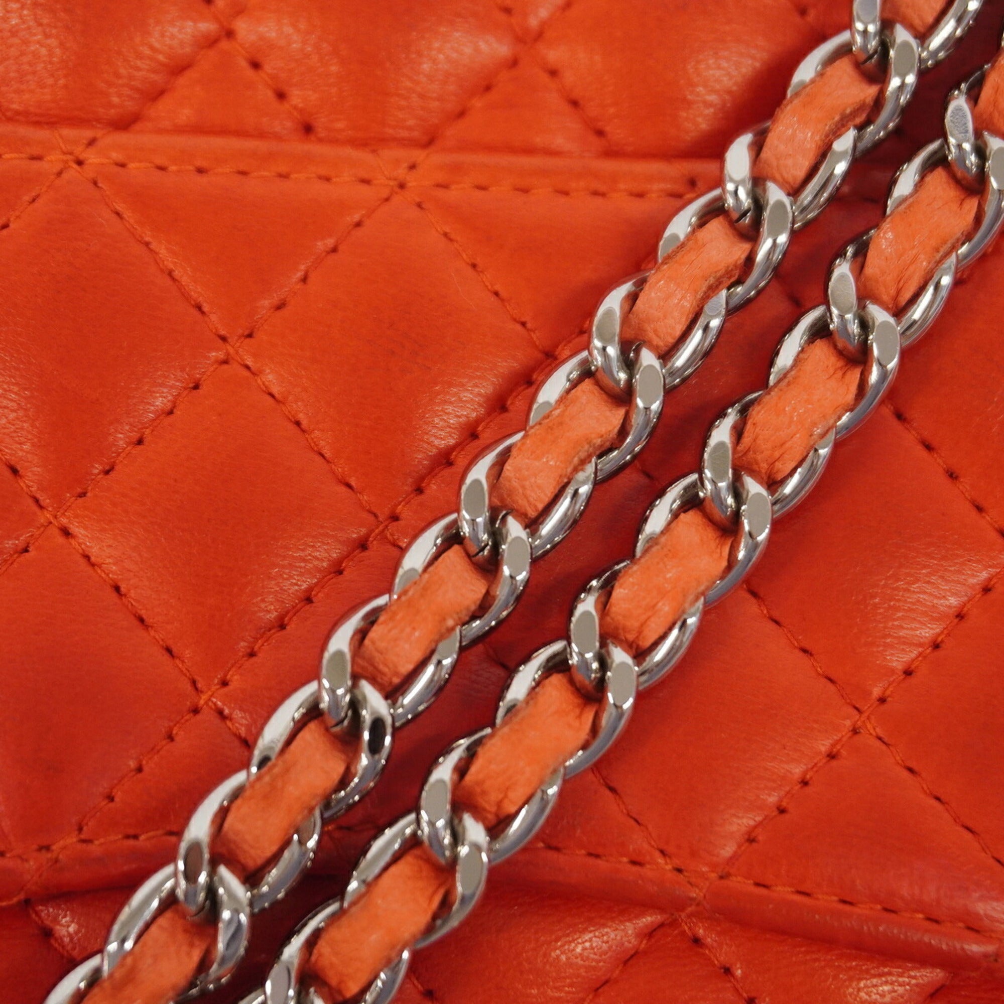 Chanel Red Color Leather Shoulder Bag (Pre-Owned)