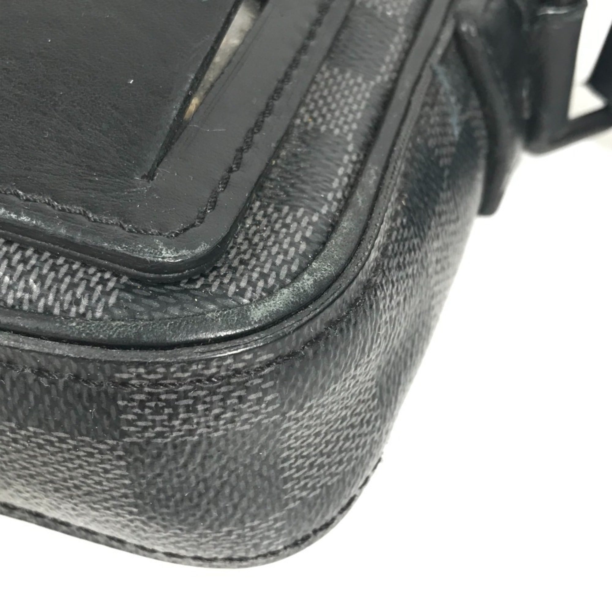 Louis Vuitton Black Damier Graphite Damier Graphite Messenger Bag Shoulder Bag (Pre-Owned)