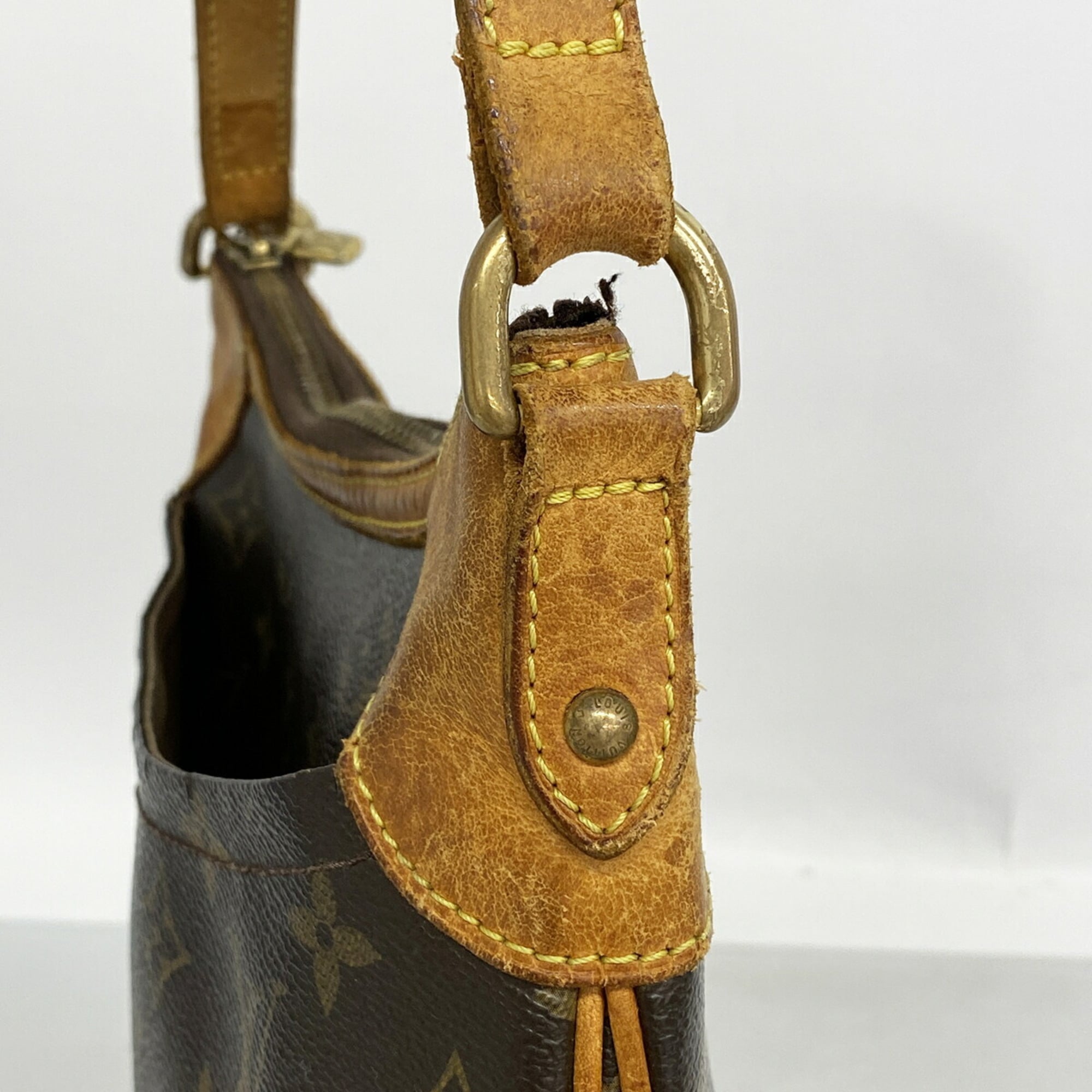 Louis Vuitton Brown Shoulder Bag (Pre-Owned)