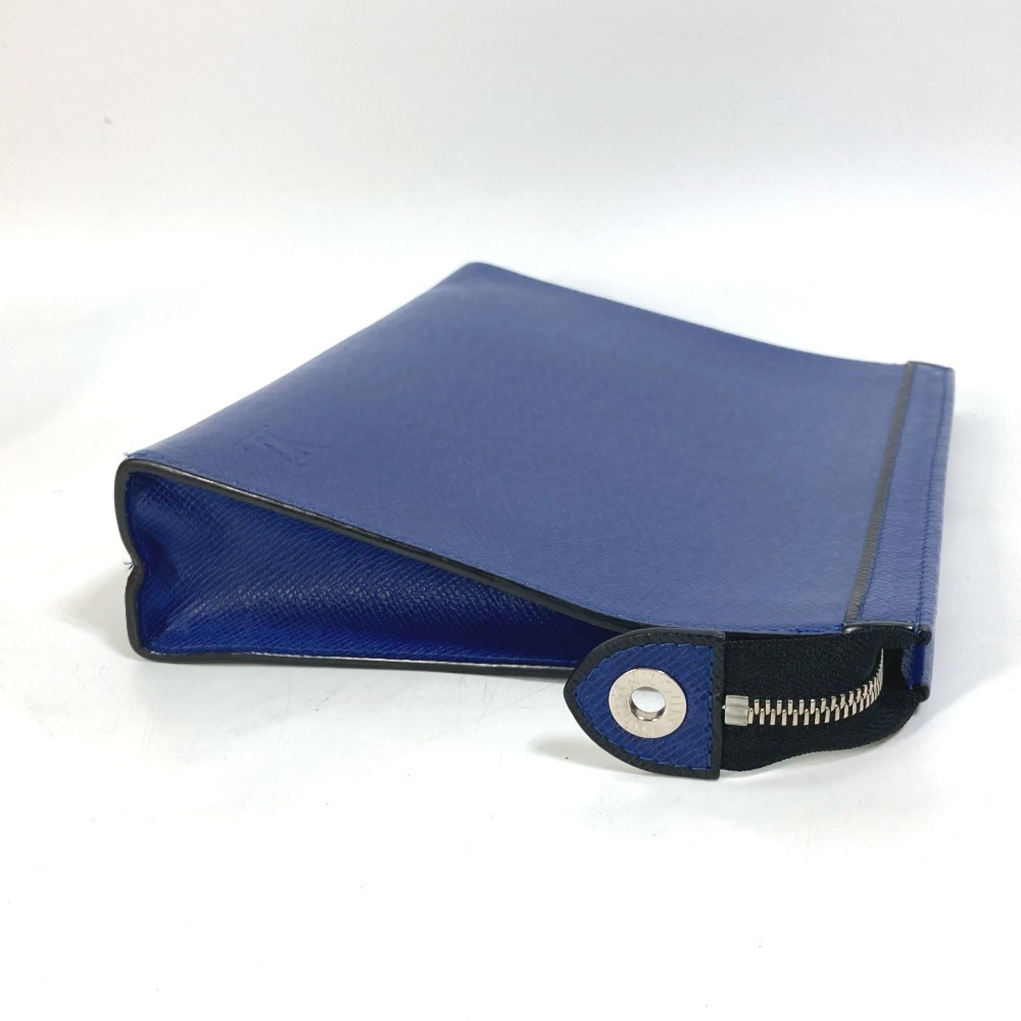Louis Vuitton Taiga Blue Taiga Leather Pouch (Pre-Owned)
