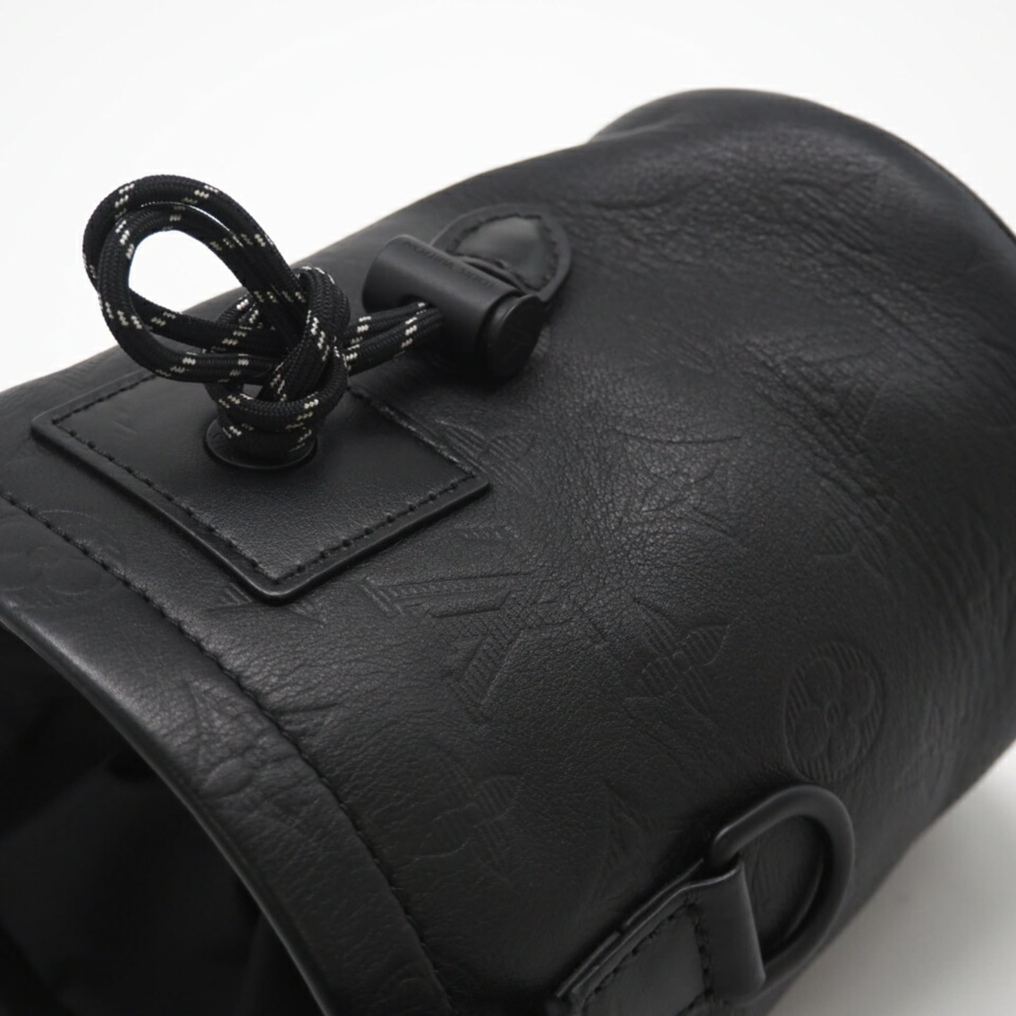 Louis Vuitton Black Leather Shoulder Bag (Pre-Owned)