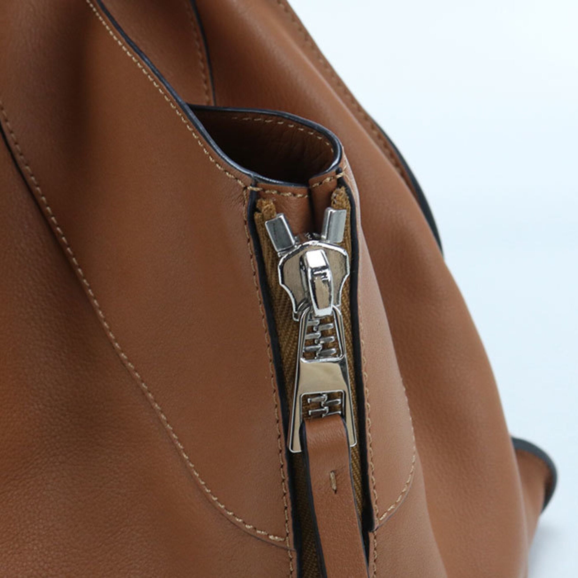 Loewe Brown Leather Handbag (Pre-Owned)