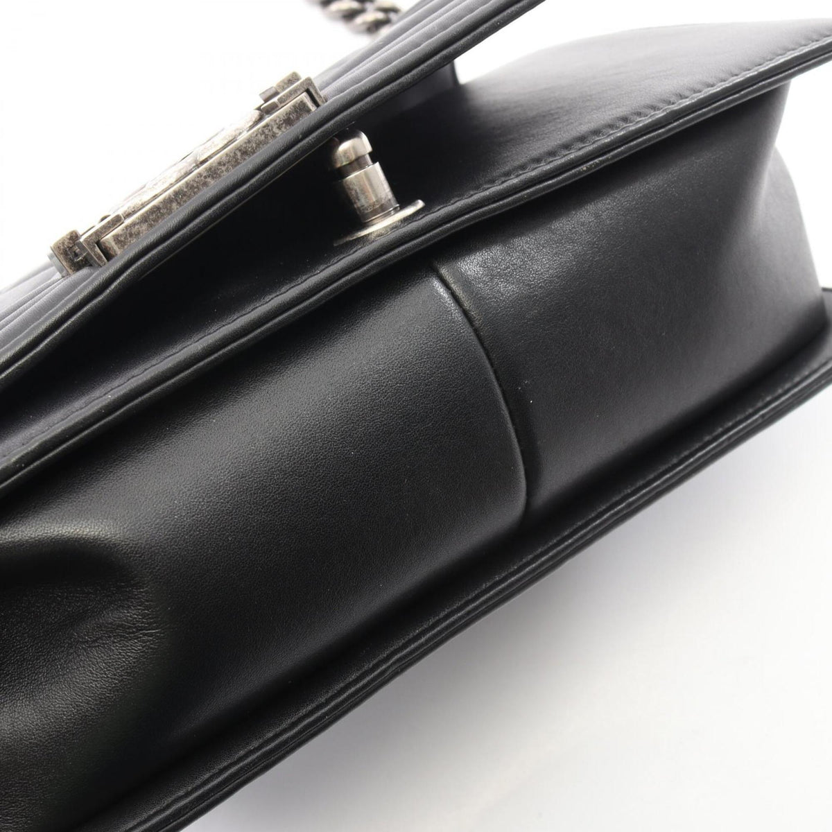 Chanel Black Leather Handbag Shoulder Bag (Pre-Owned)