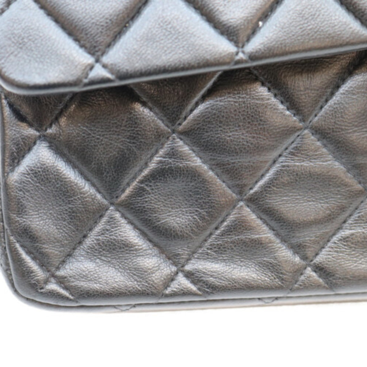 Chanel Black Leather Shoulder Bag (Pre-Owned)