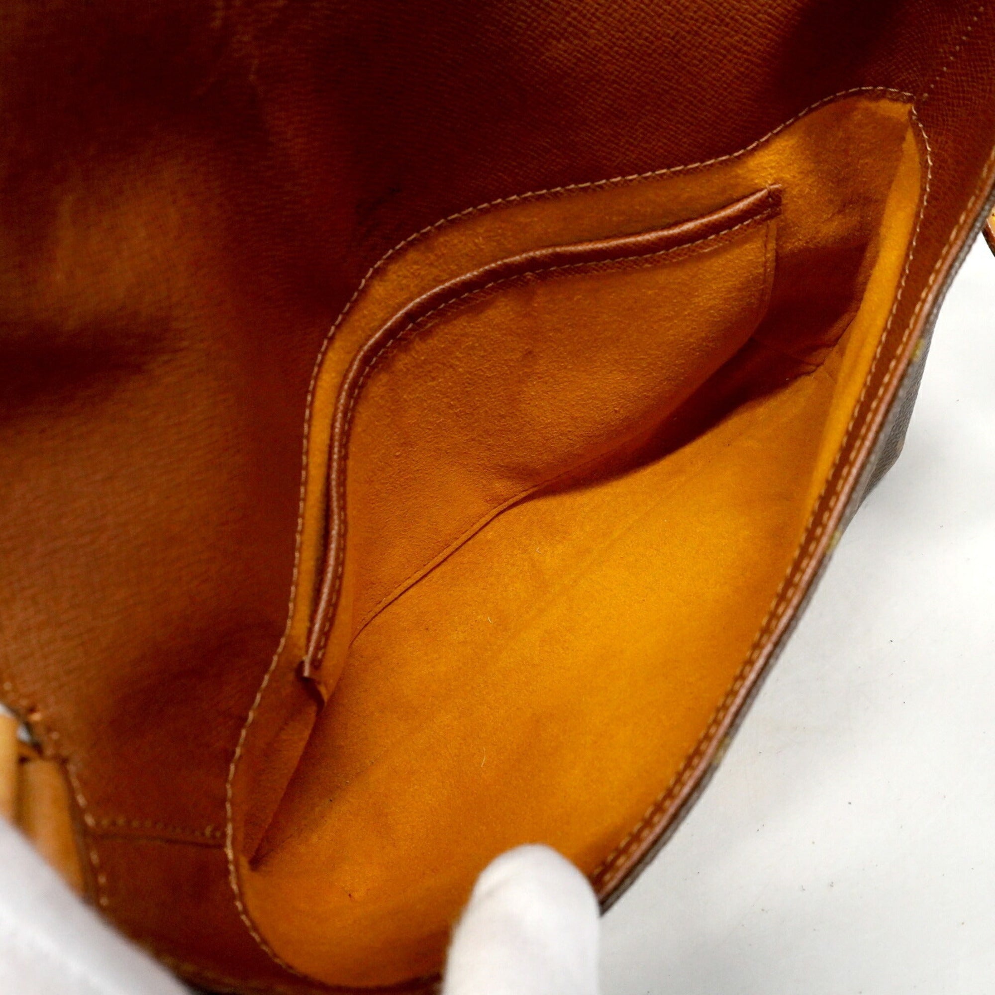 Louis Vuitton Brown Shoulder Bag (Pre-Owned)
