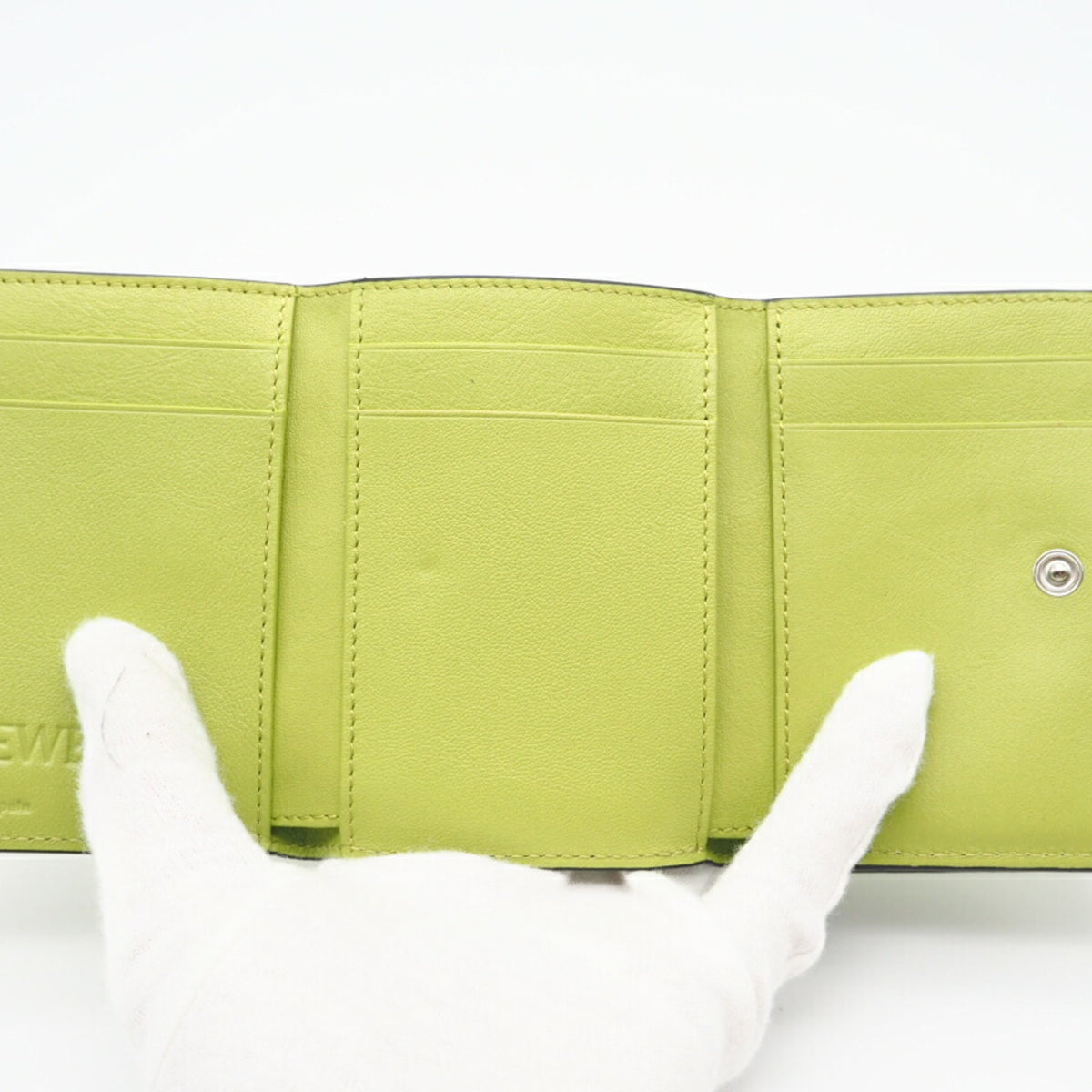 Loewe Green Leather Wallet (Tri-Fold) (Pre-Owned)