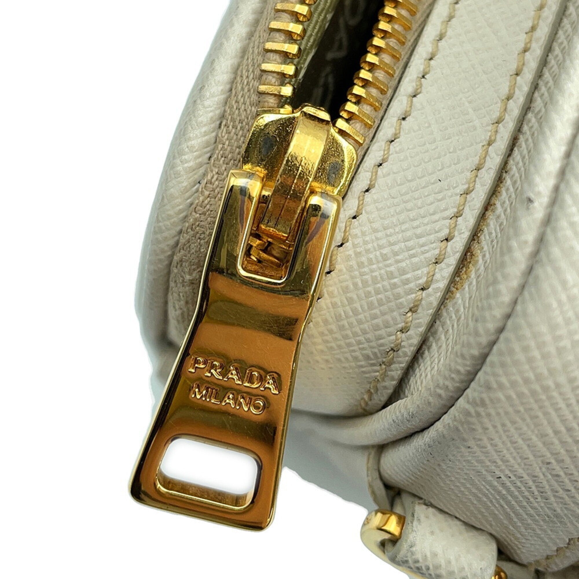 Prada White Leather Handbag Shoulder Bag (Pre-Owned)