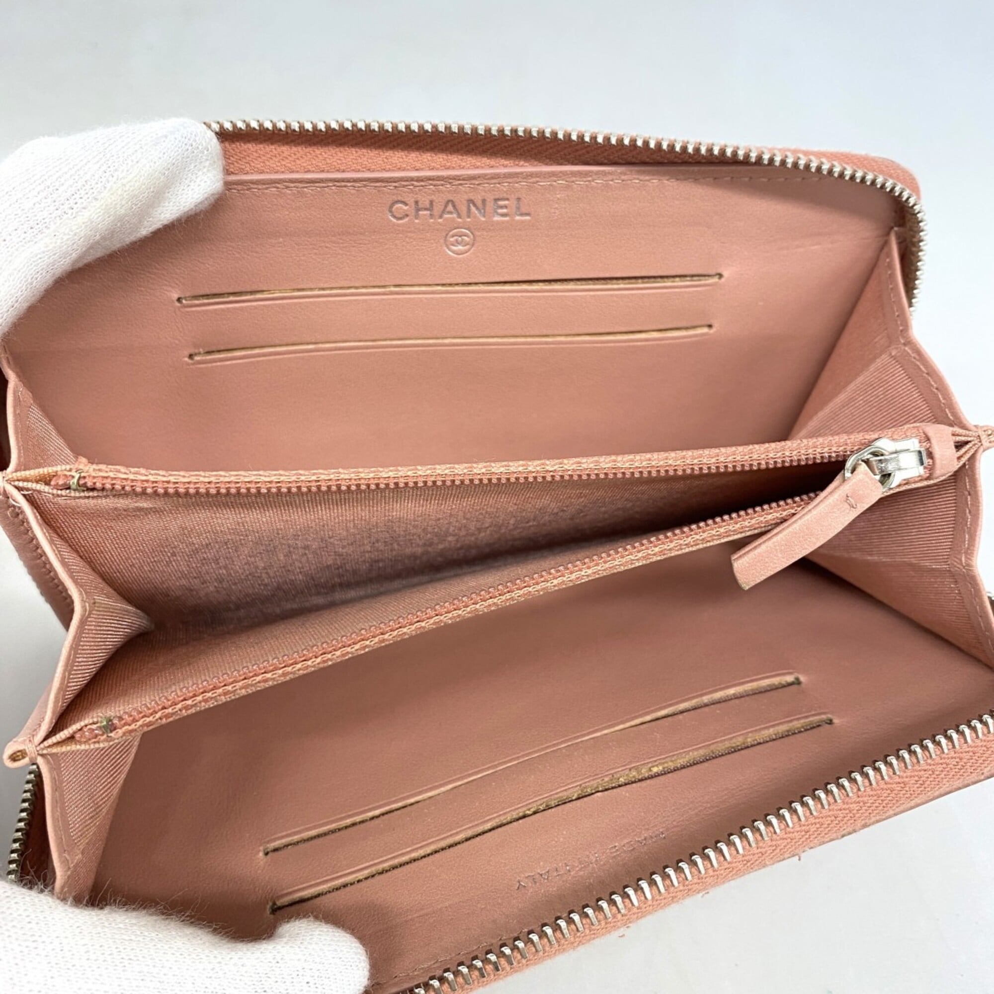 Chanel Pink White Leather Patent Leather Wallet (Bi-Fold) (Pre-Owned)