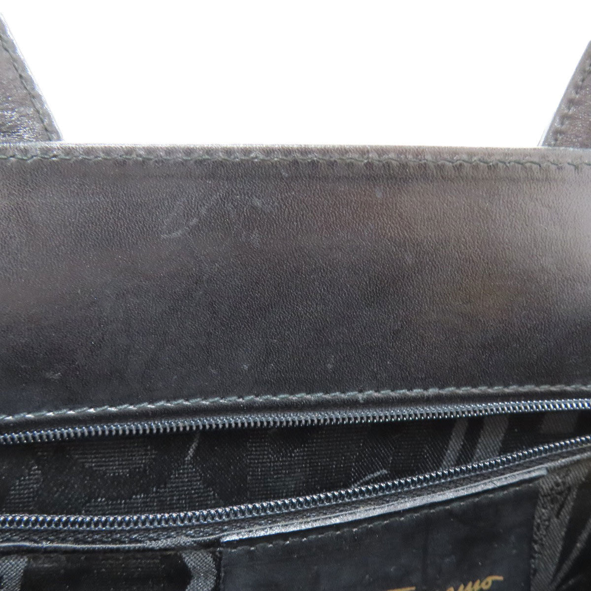 Salvatore Ferragamo Black Leather Handbag (Pre-Owned)