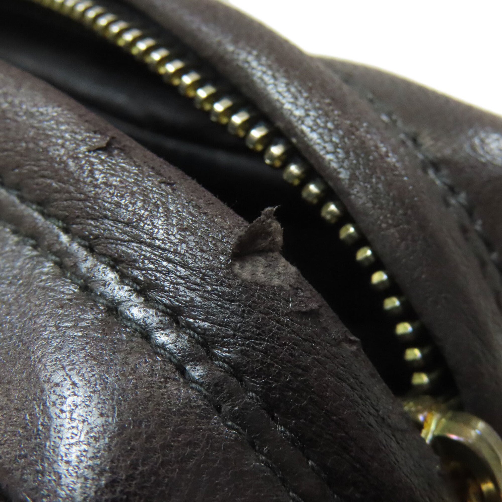 Chanel Black Leather Shoulder Bag (Pre-Owned)