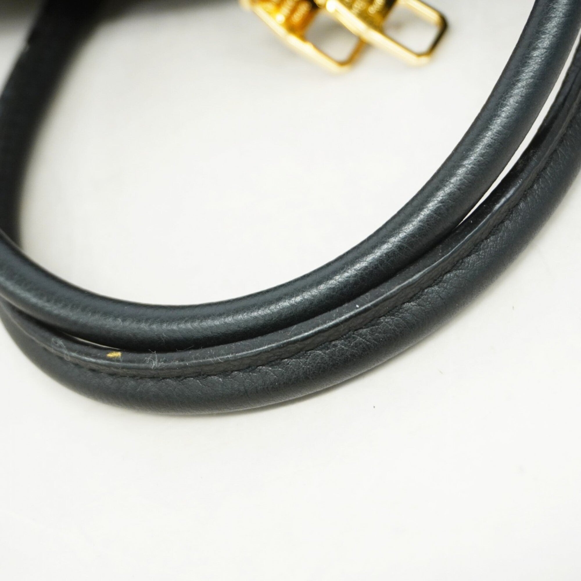 Louis Vuitton Noir Handbag (Pre-Owned)