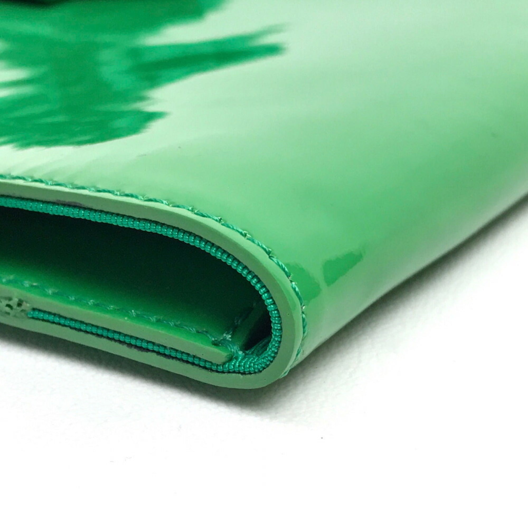 Valentino Green Patent Leather Clutch Bag (Pre-Owned)
