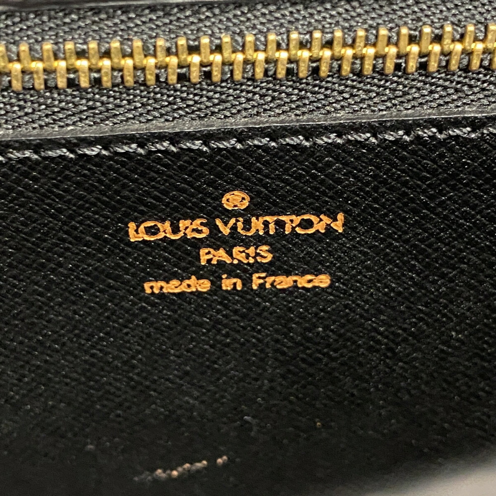 Louis Vuitton Noir Shoulder Bag (Pre-Owned)