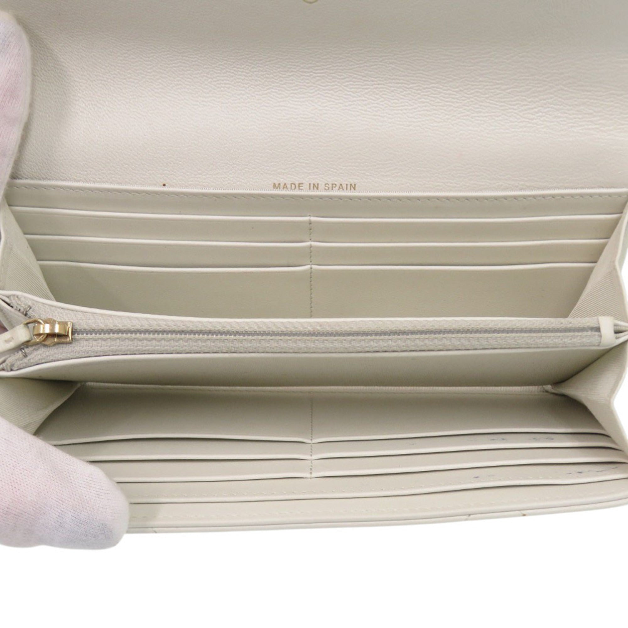 Chanel White Leather Long Wallet (Tri-Fold) (Pre-Owned)