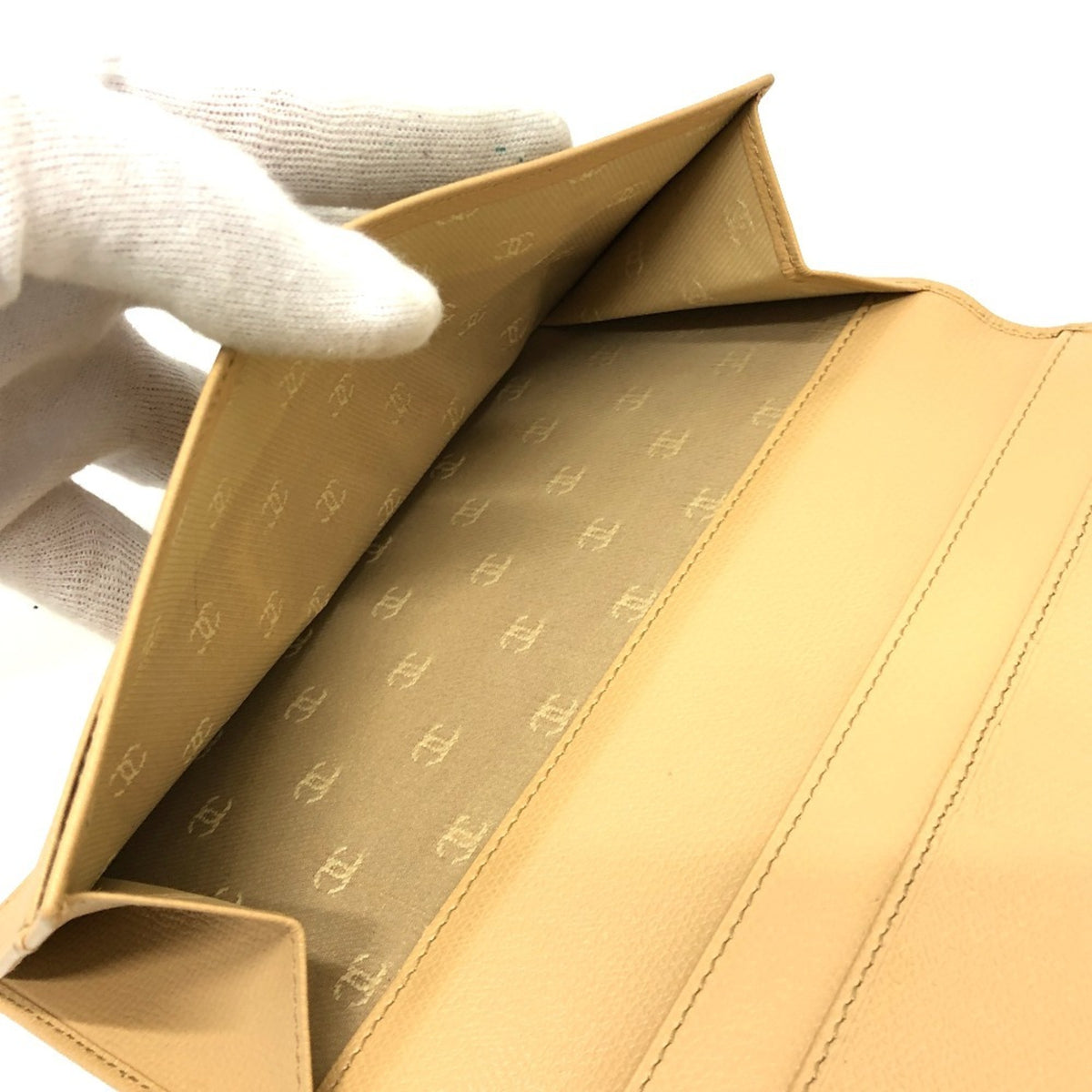 Chanel Beige Leather Long Wallet (Bi-Fold) (Pre-Owned)