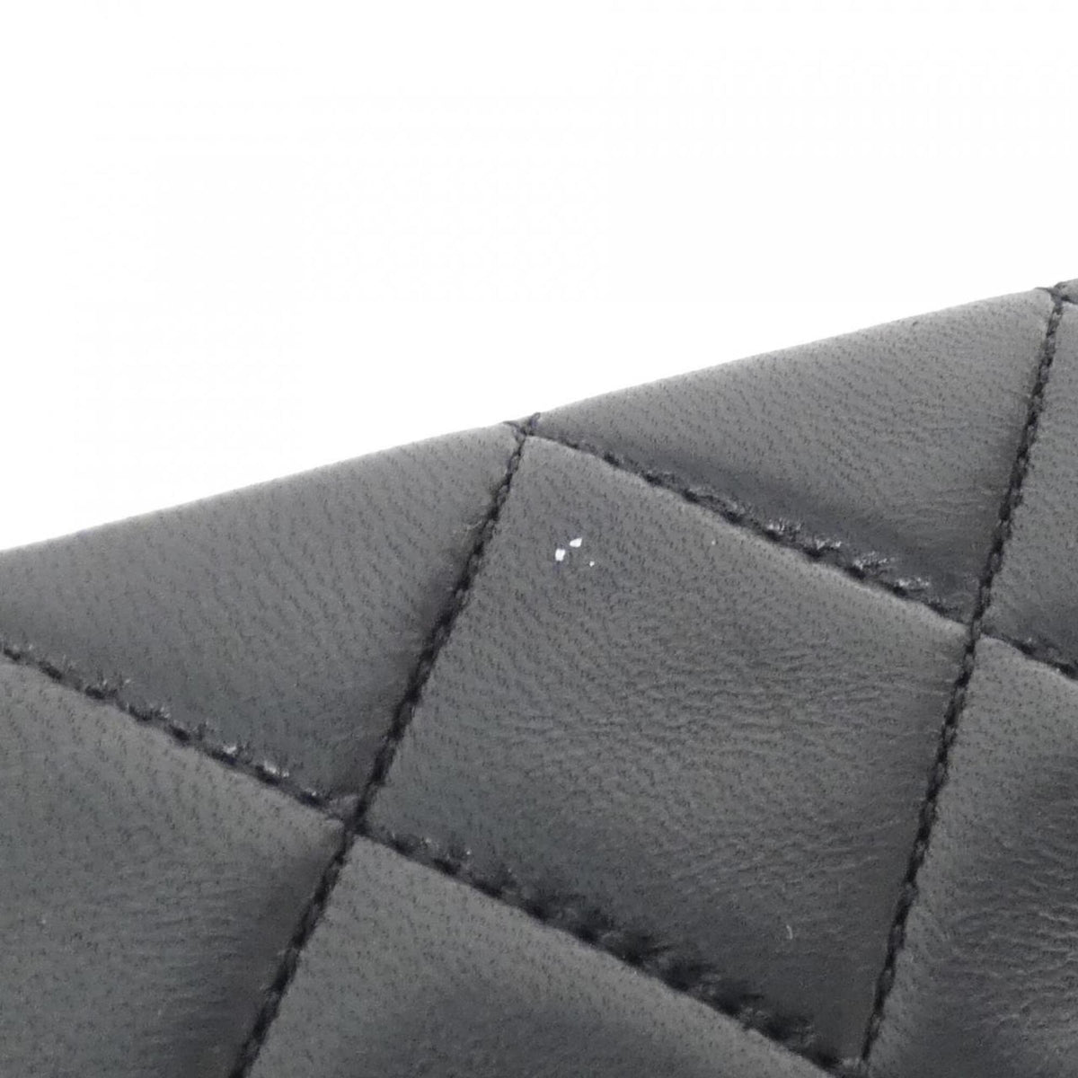 Chanel Black Leather Shoulder Bag (Pre-Owned)