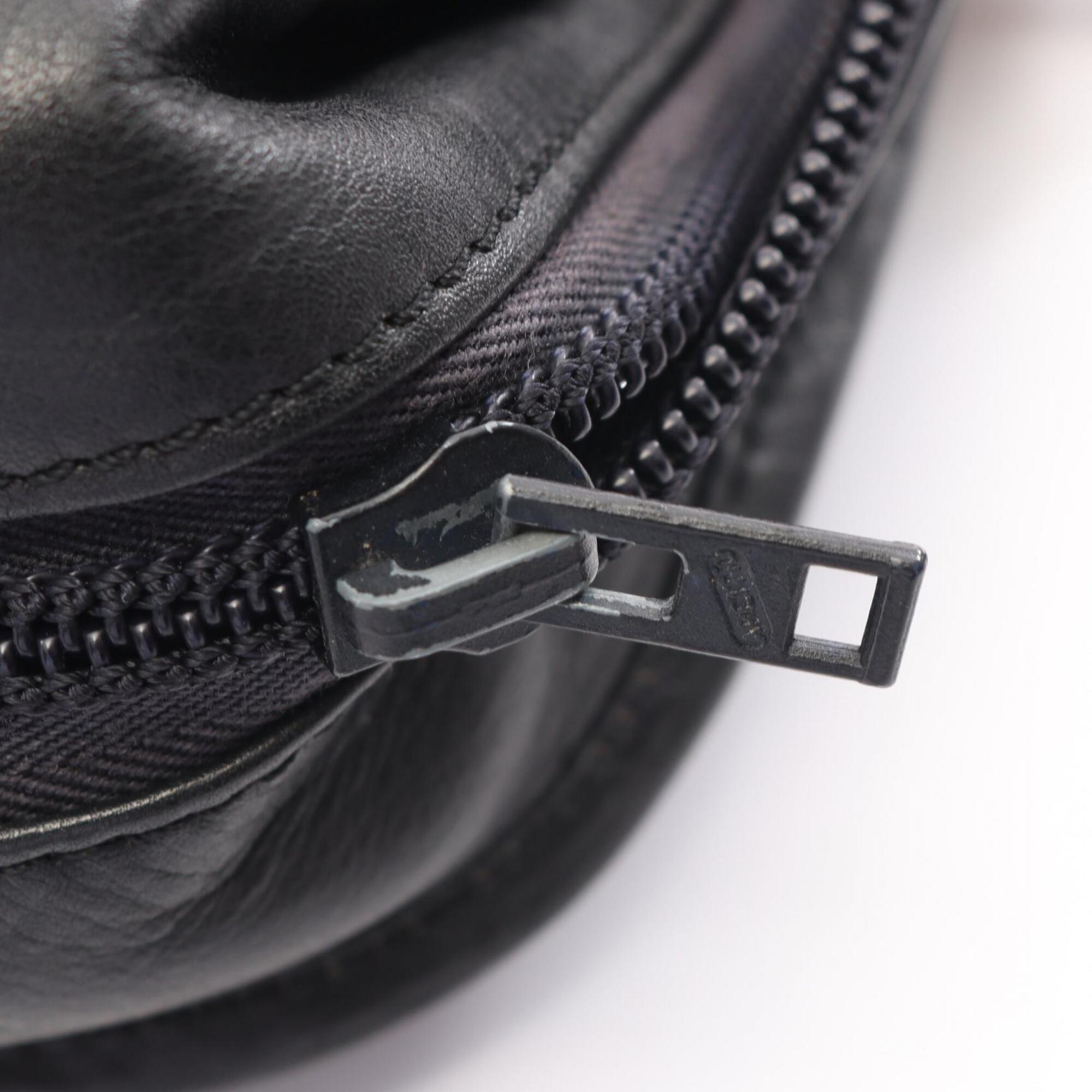 Loewe Black Leather Handbag (Pre-Owned)