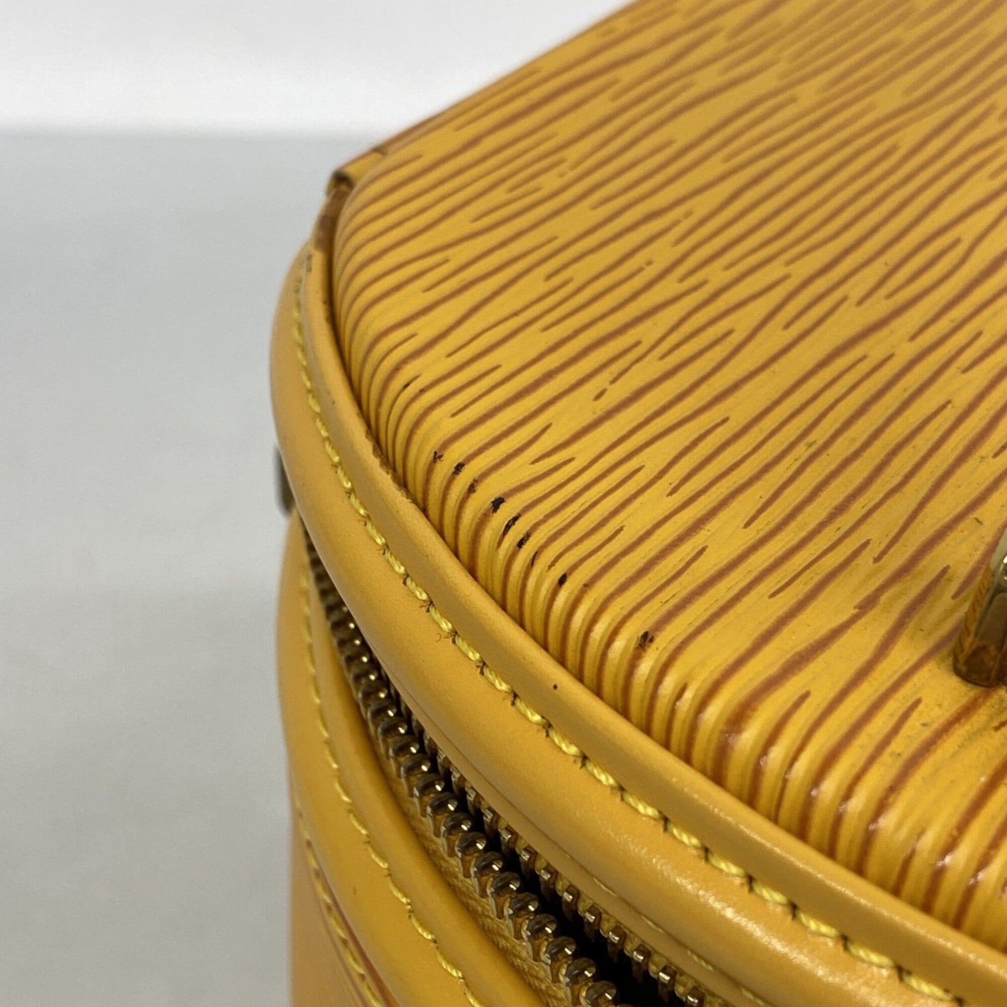 Louis Vuitton Jaune Handbag (Pre-Owned)