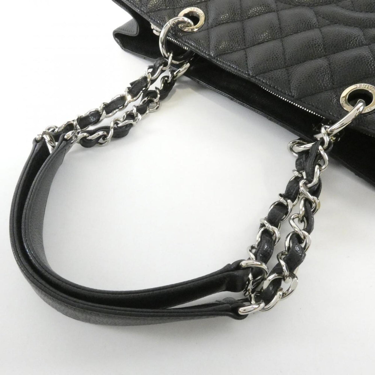 Chanel Black Grained Calfskin Shoulder Bag (Pre-Owned)