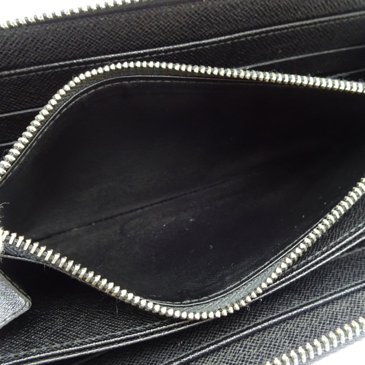 Louis Vuitton Black Noir Epi Leather Long Wallet (Bi-Fold) (Pre-Owned)